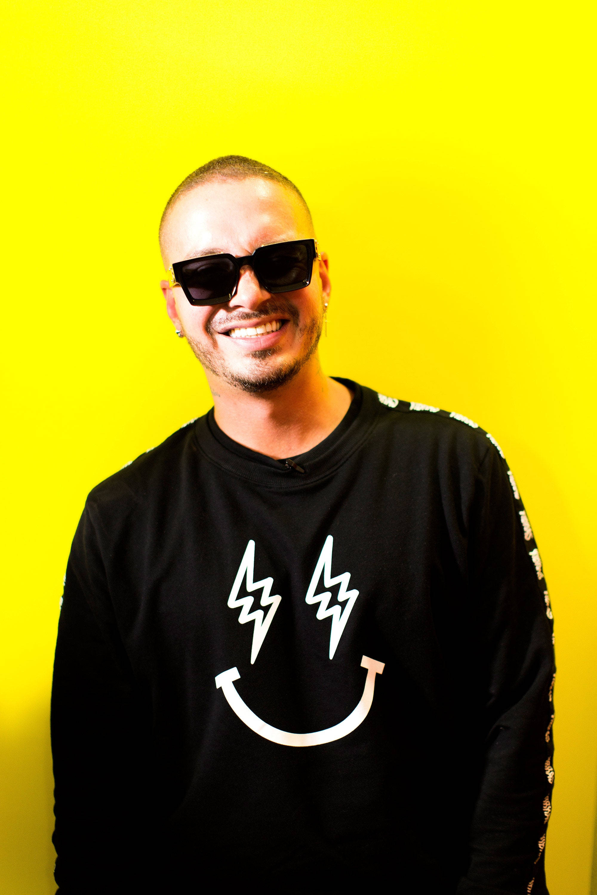 J Balvin, GEF Sweatshirt, black sunglasses, 2K Phone Wallpaper