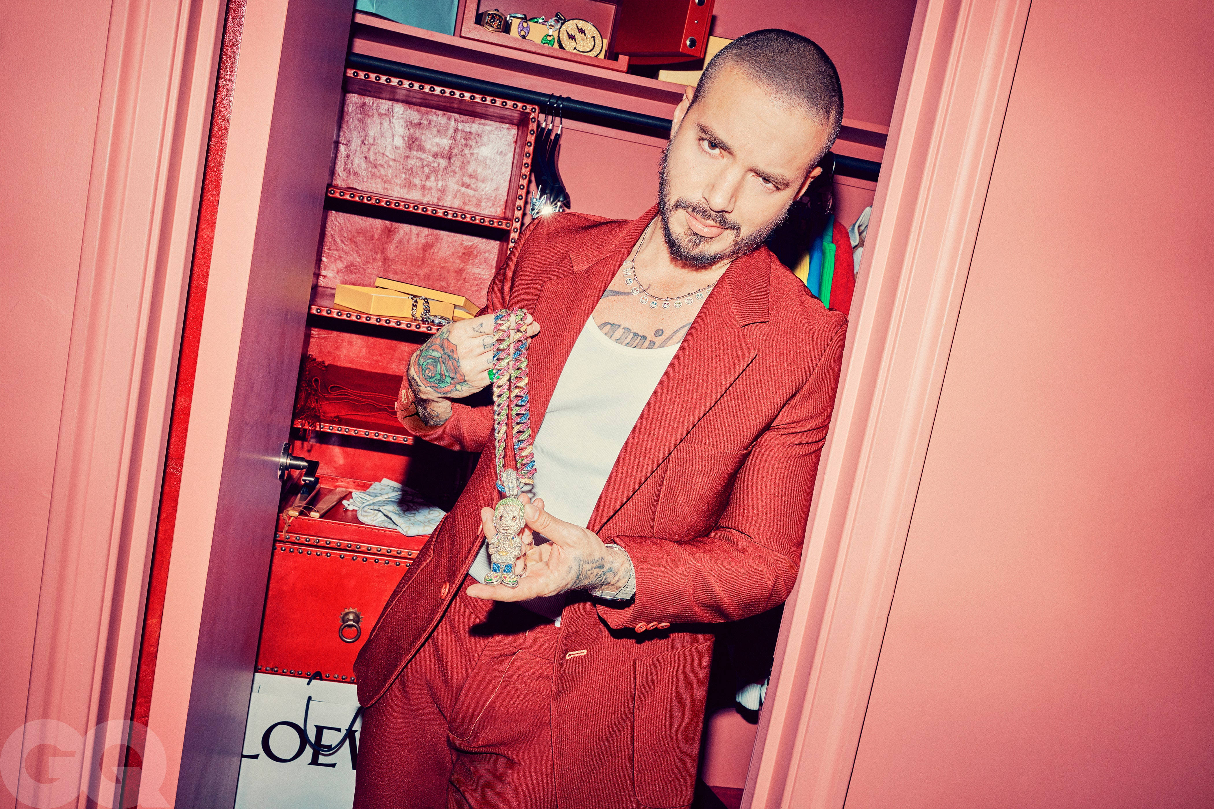J Balvin, red suit, pink closet, 4K Desktop Wallpaper