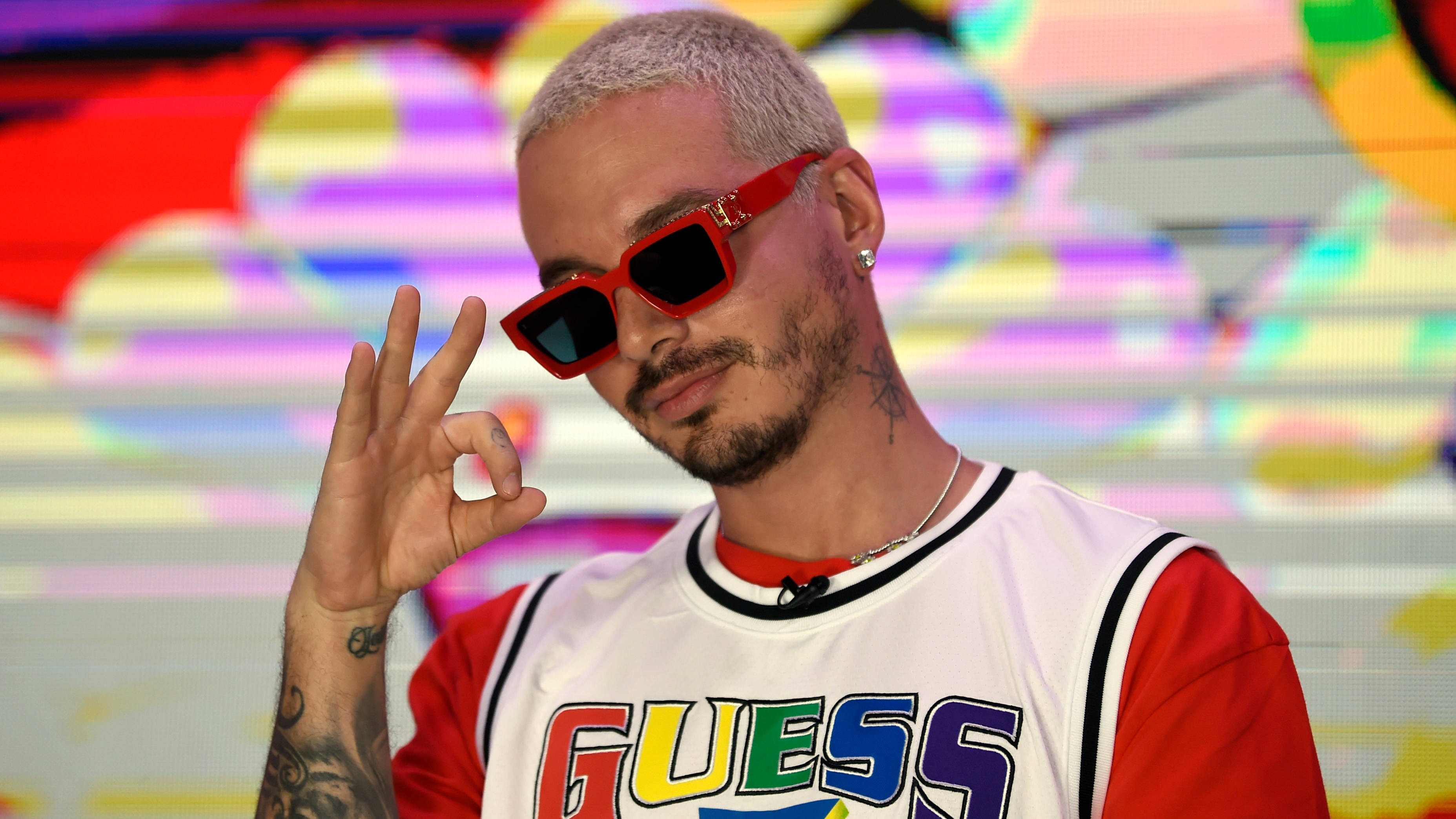 J Balvin, rainbow, Guess jersey, 2K Desktop Wallpaper