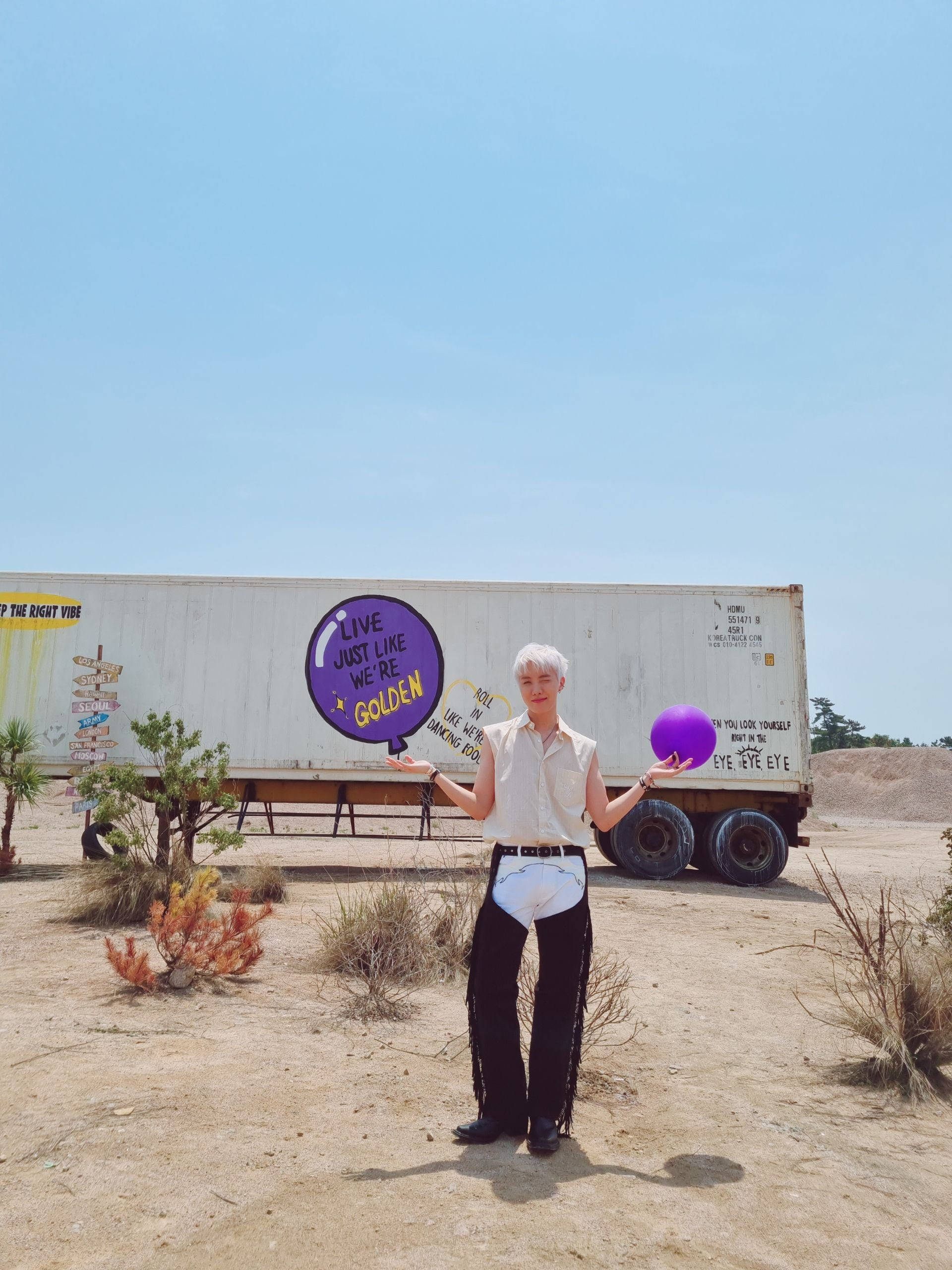 J-hope, short white hair, desert, 2K Phone Wallpaper