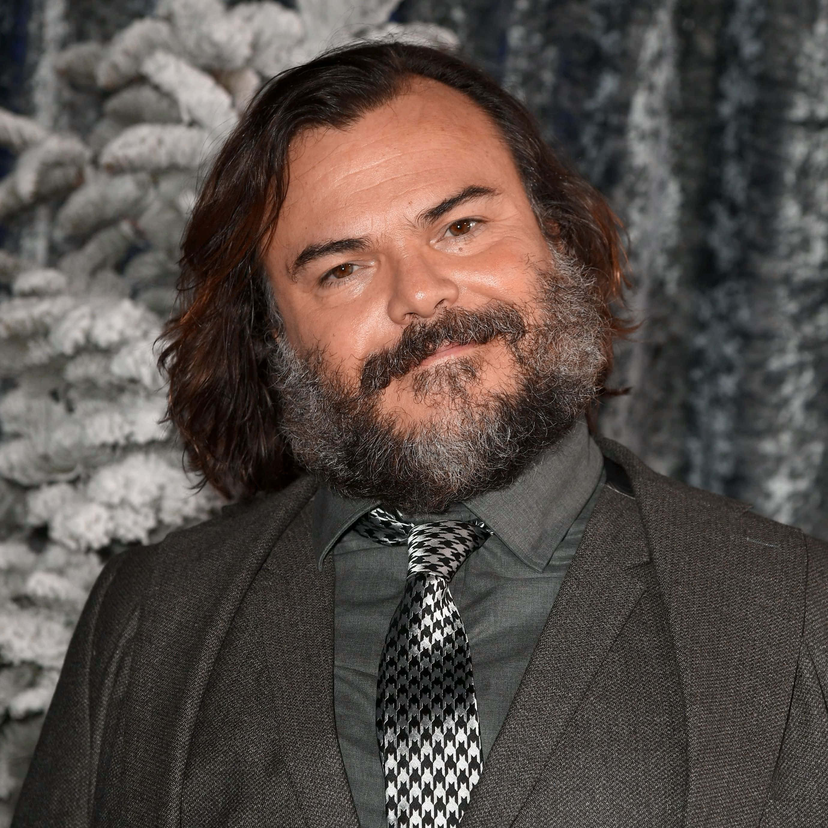 Jack Black, gray suit, patterned tie, 2K Desktop Wallpaper
