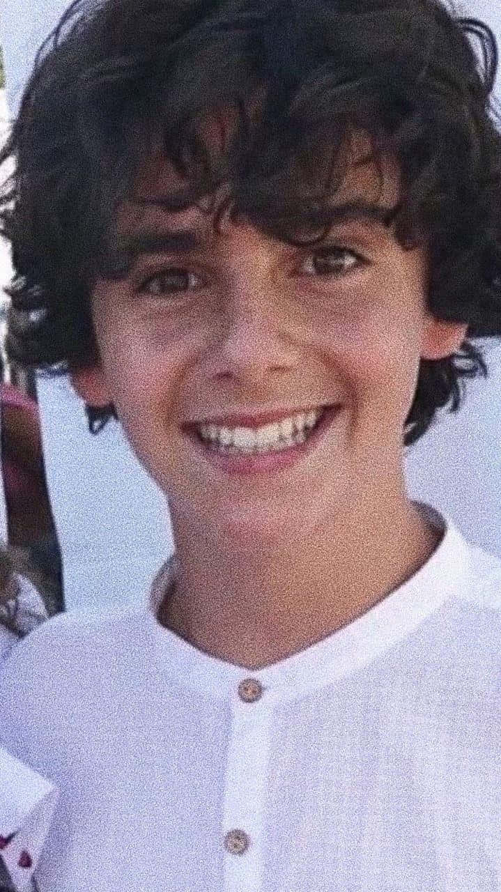 Jack Dylan Grazer, curly dark hair, white button-up shirt, HD Phone Wallpaper