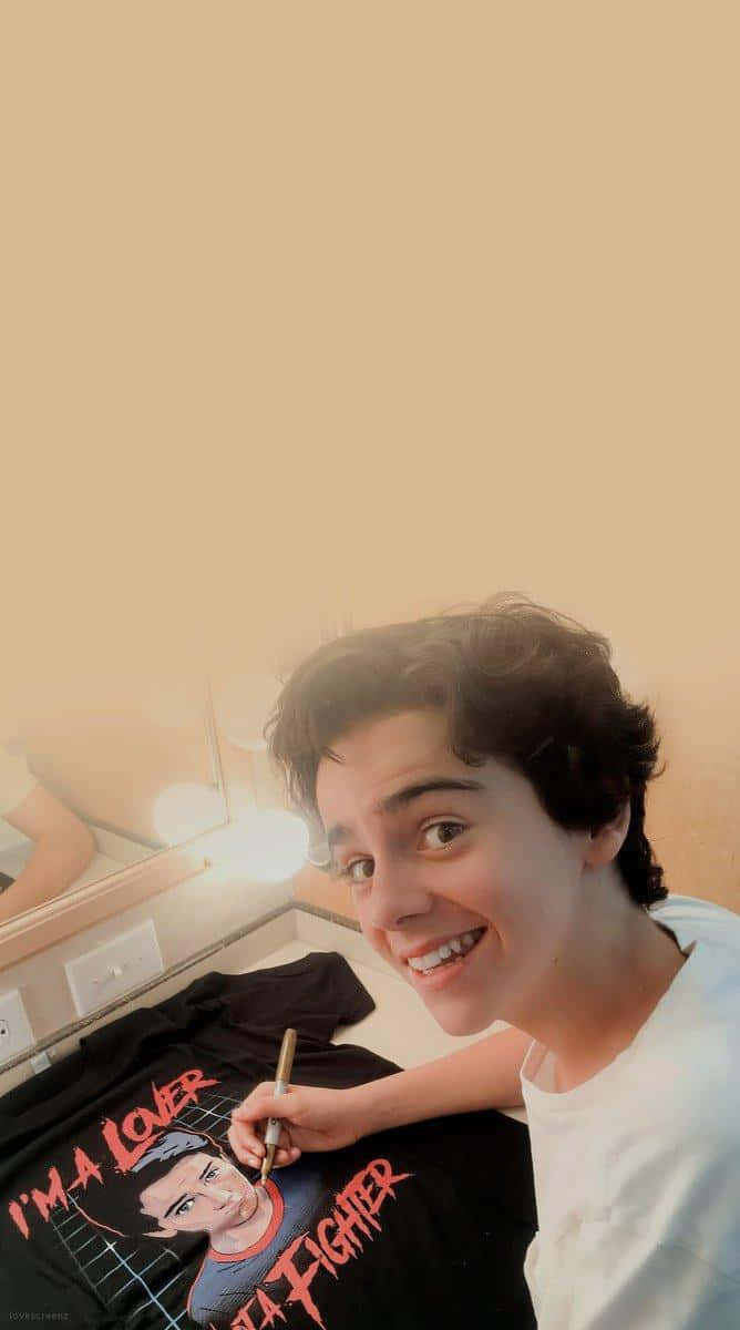 Jack Dylan Grazer, black t-shirt, red text, SD Phone Wallpaper