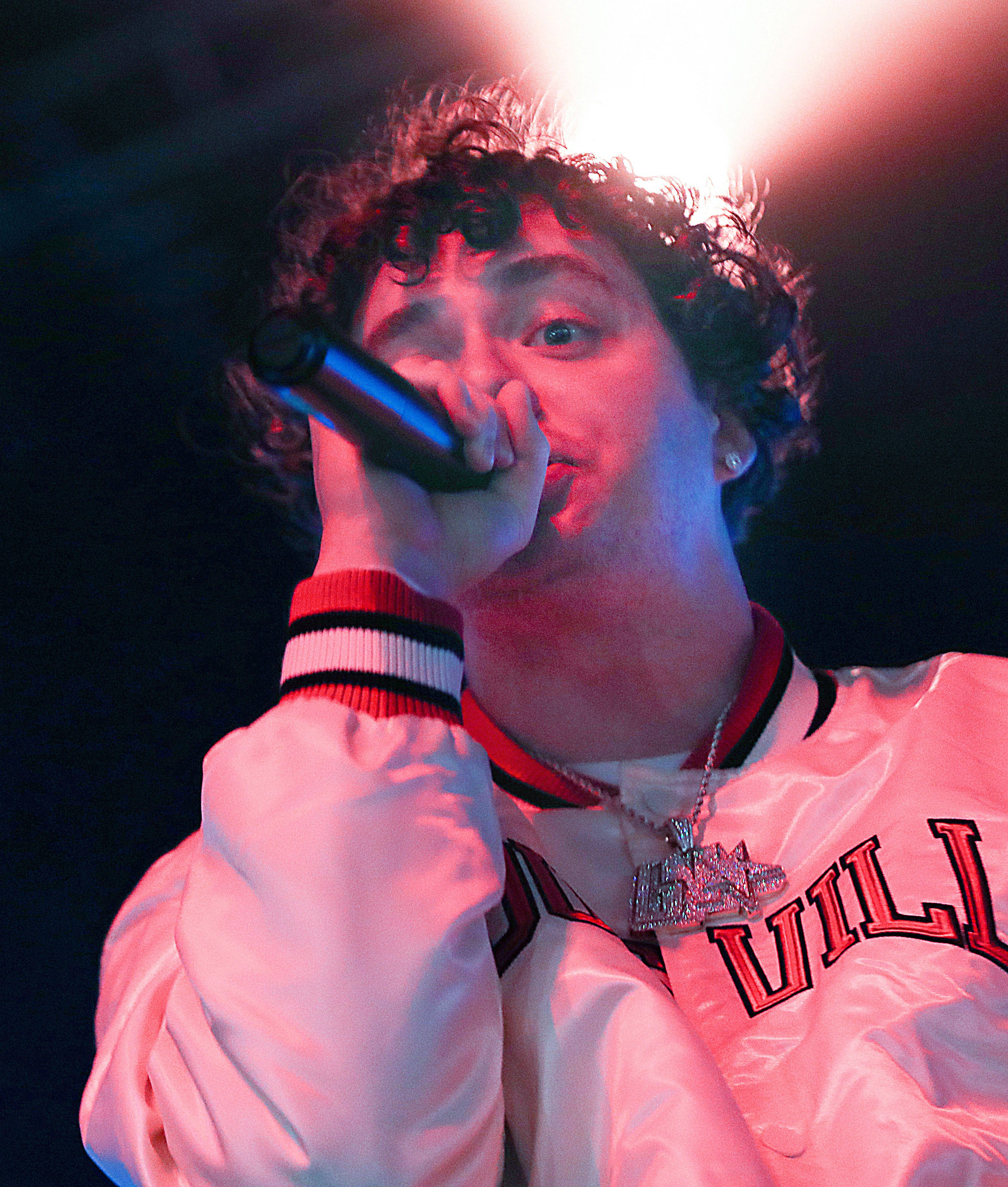 Jack Harlow, microphone, red and blue stage lights, 2K Phone Wallpaper