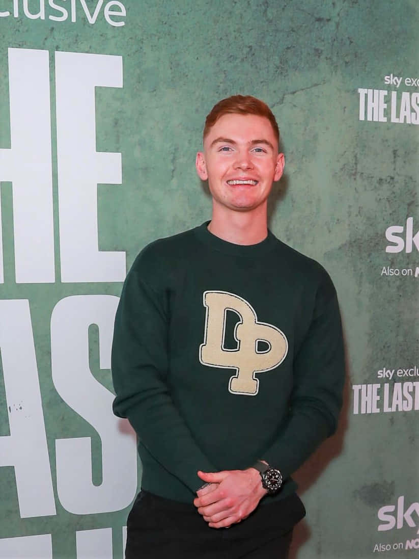 Jack Keating, dark green sweater, beige 'DP' logo, SD Phone Wallpaper