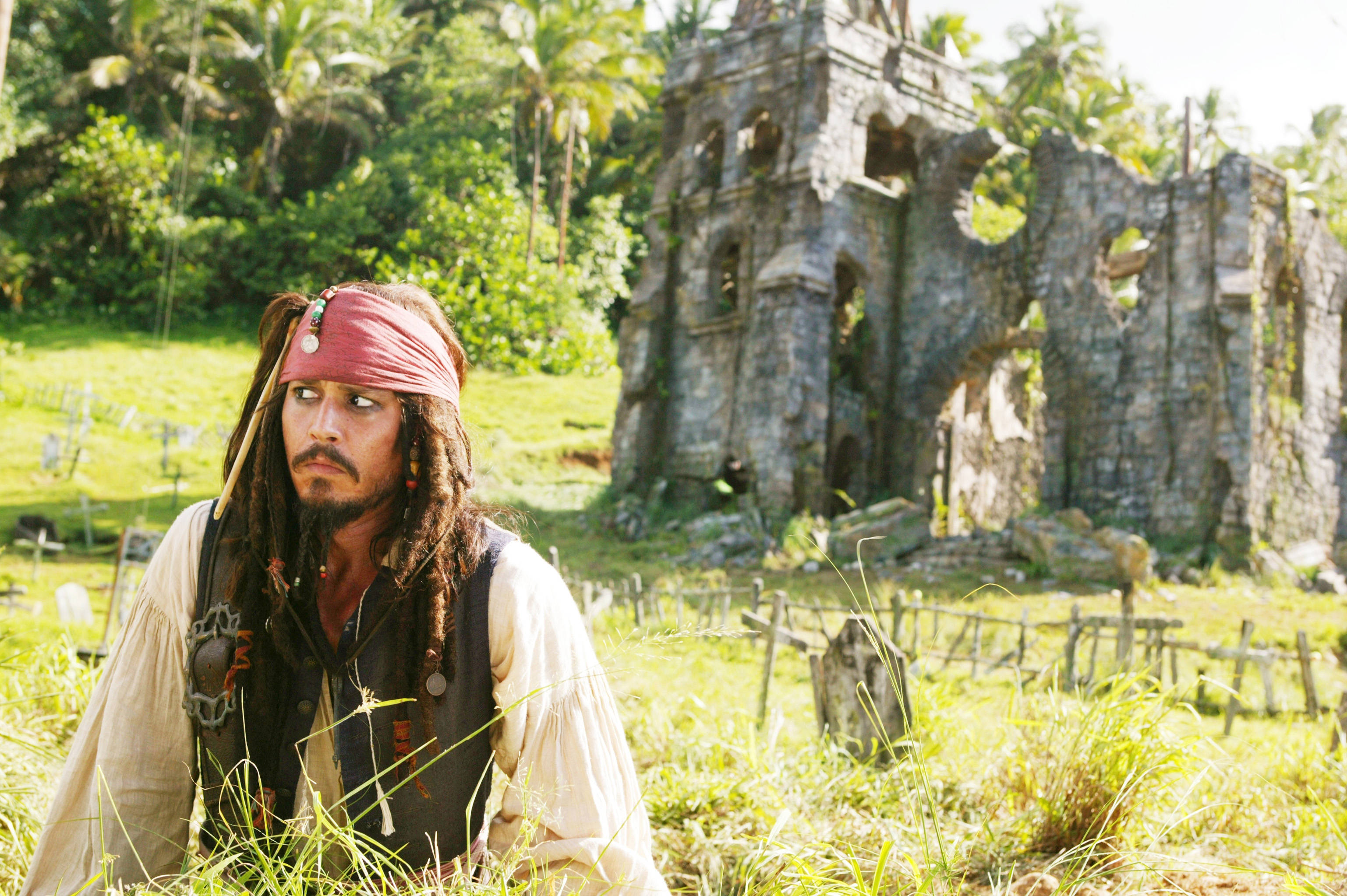 Jack Sparrow, red bandana, sunlit grassy field, 2K Desktop Wallpaper