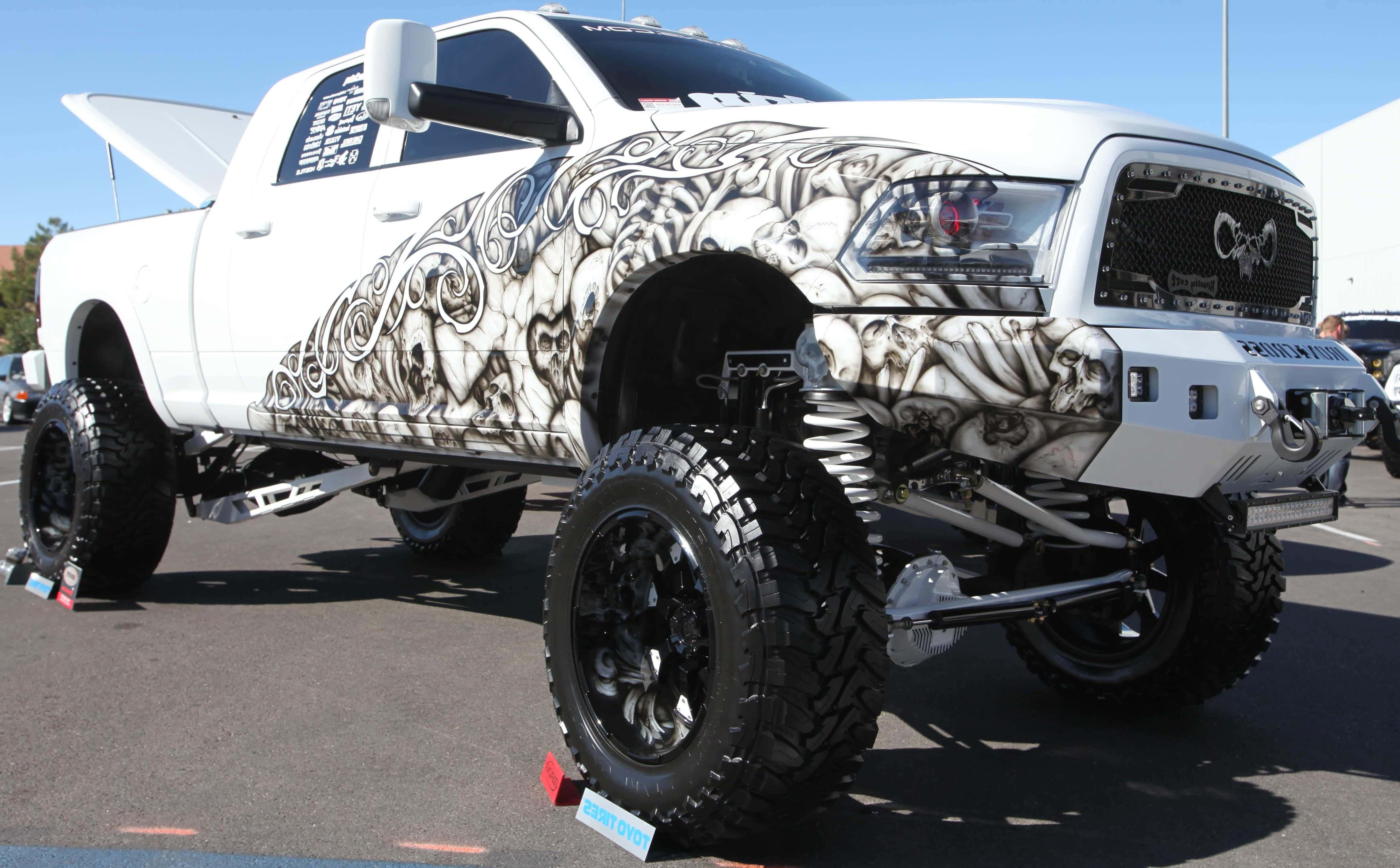 white truck, lifted pickup truck, intricate black tribal skull graphics, 4K Desktop Wallpaper