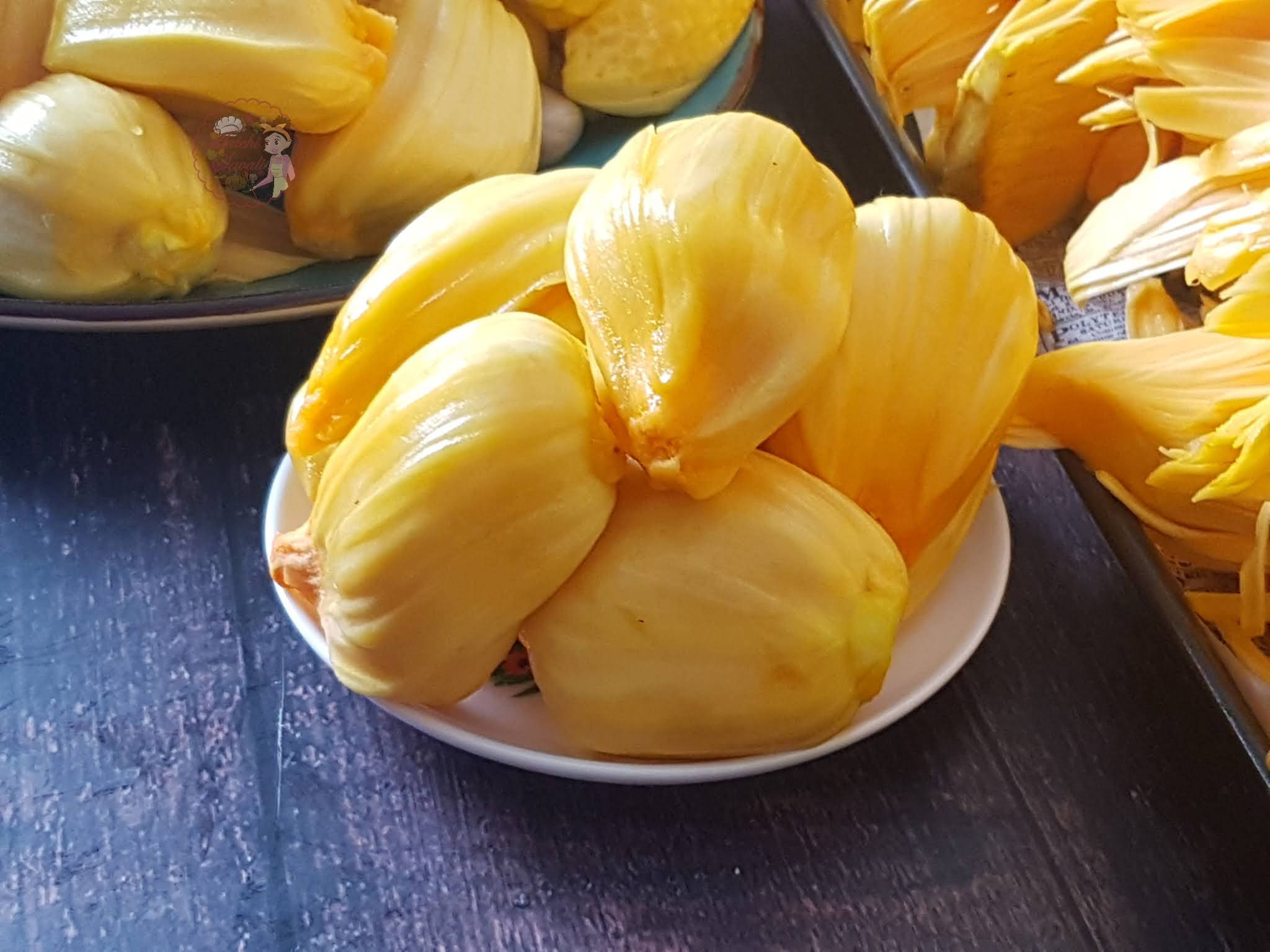 ripe and fleshy jackfruit pods, juicy golden jackfruit segments, white plate, Full HD Desktop Wallpaper