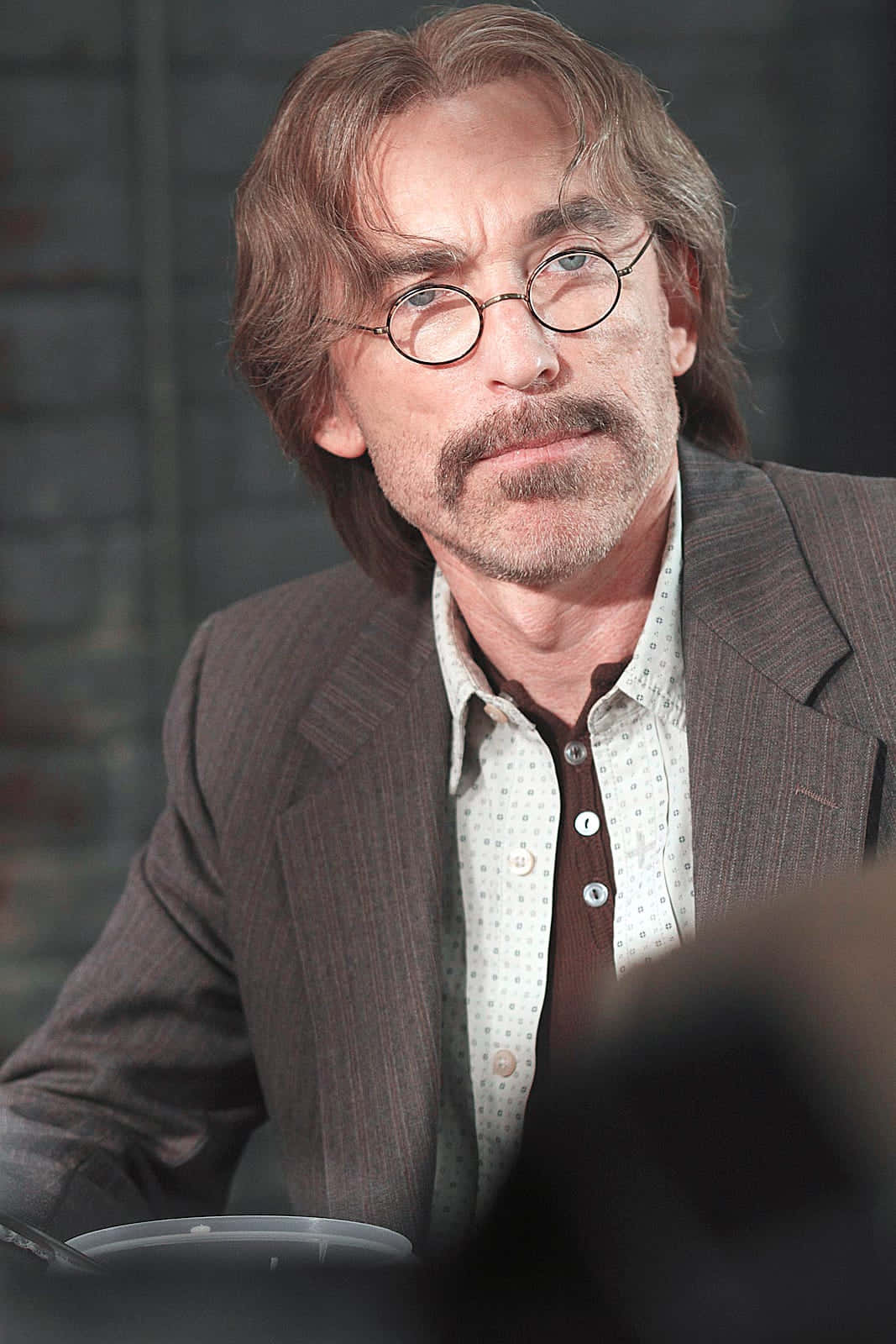Jackie Earle Haley, pinstripe suit, patterned shirt, HD Phone Wallpaper