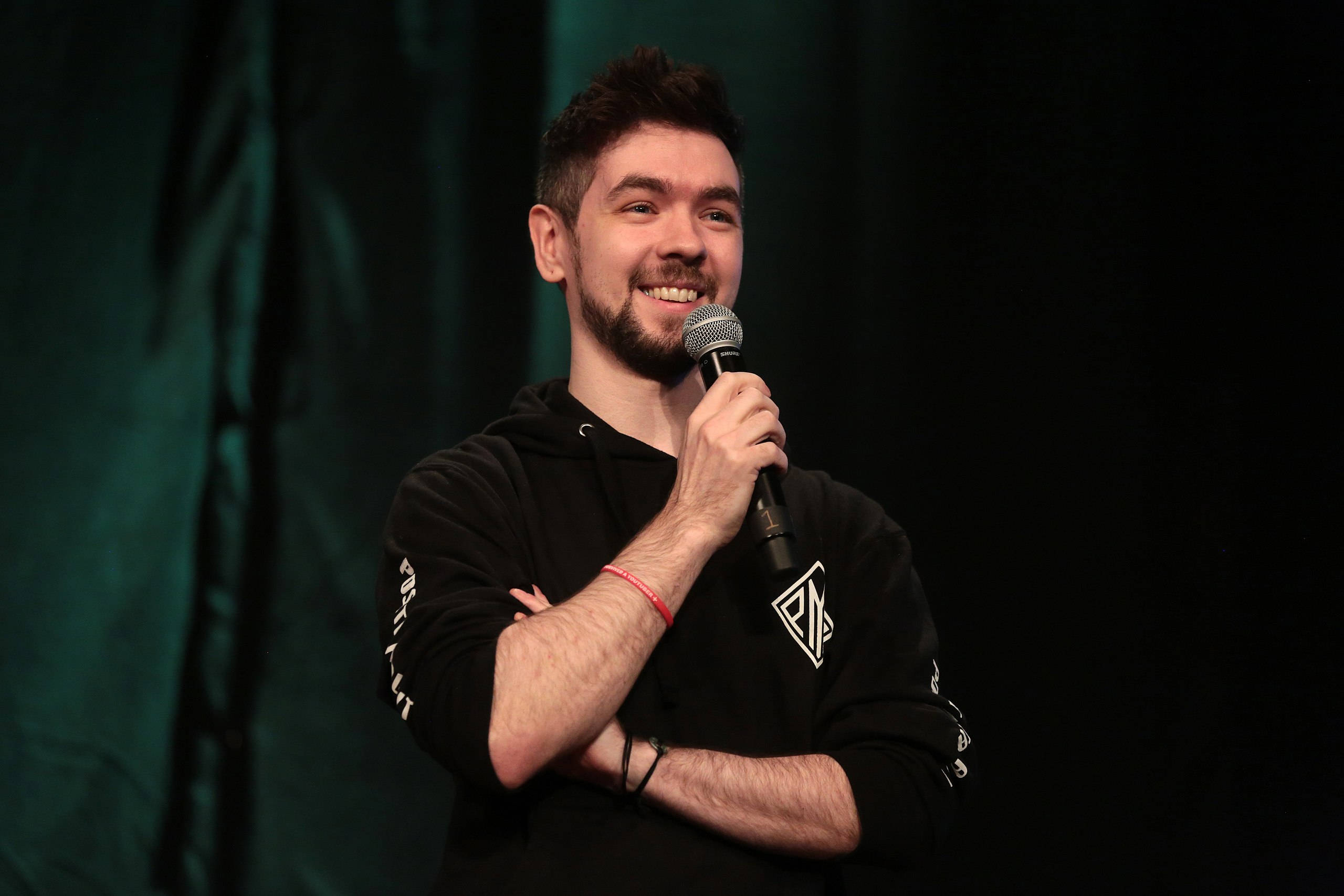 Jacksepticeye, microphone, stage, 2K Desktop Wallpaper