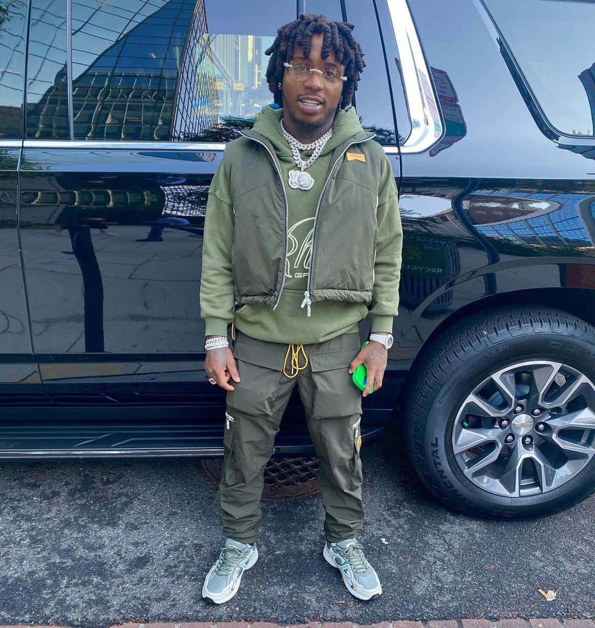 Jacquees, Army Green, glossy black SUV, SD Phone Wallpaper