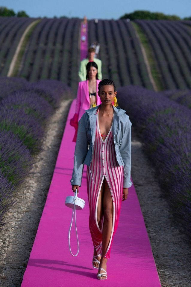 Jacquemus, striped dress, vivid pink runway, SD Phone Wallpaper