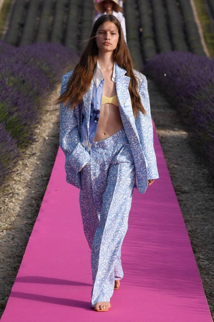 Jacquemus, blue terno, pink runway, SD Phone Wallpaper