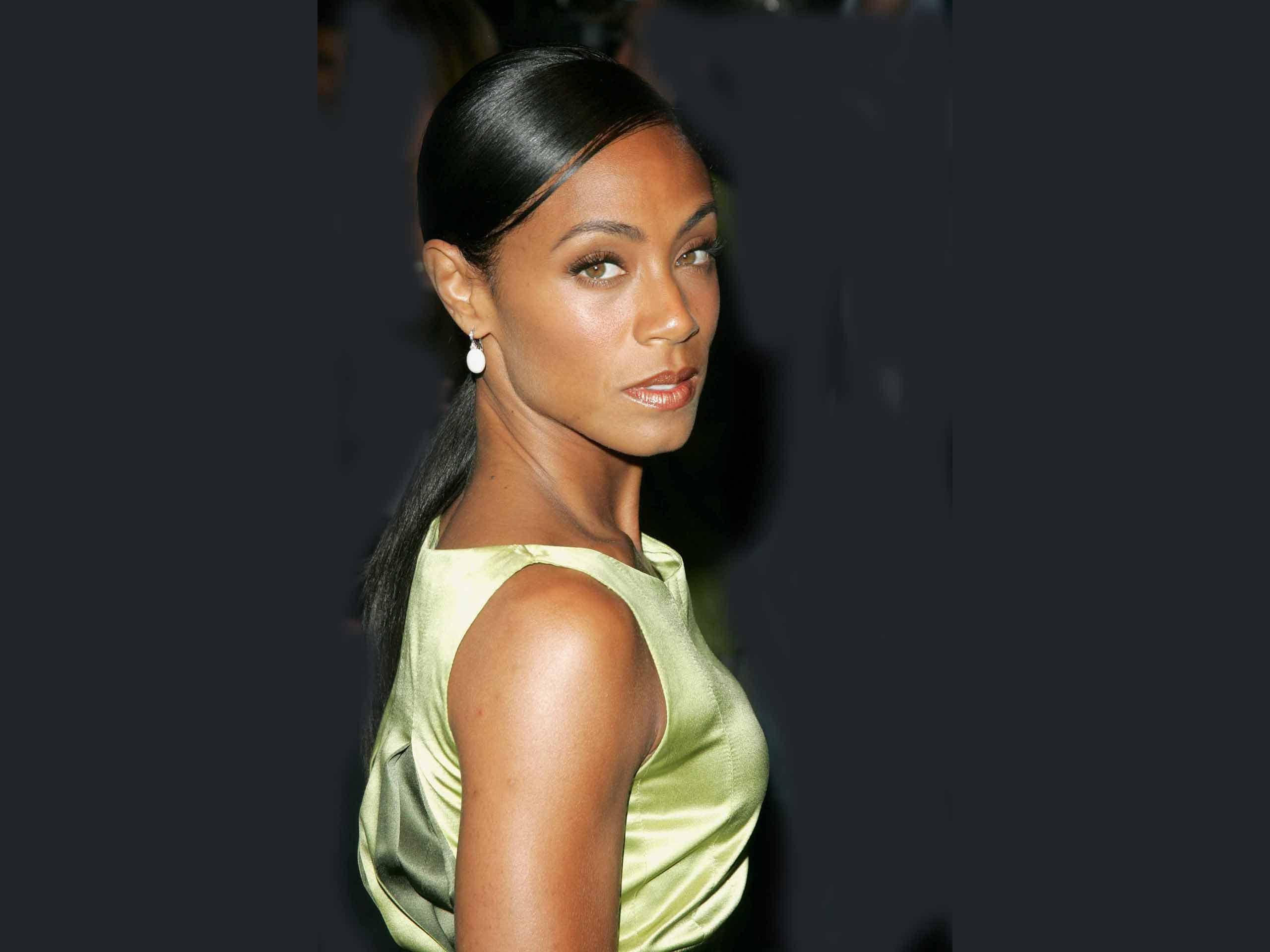Jada Pinkett Smith, sleek black hair, green satin dress, 2K Desktop Wallpaper