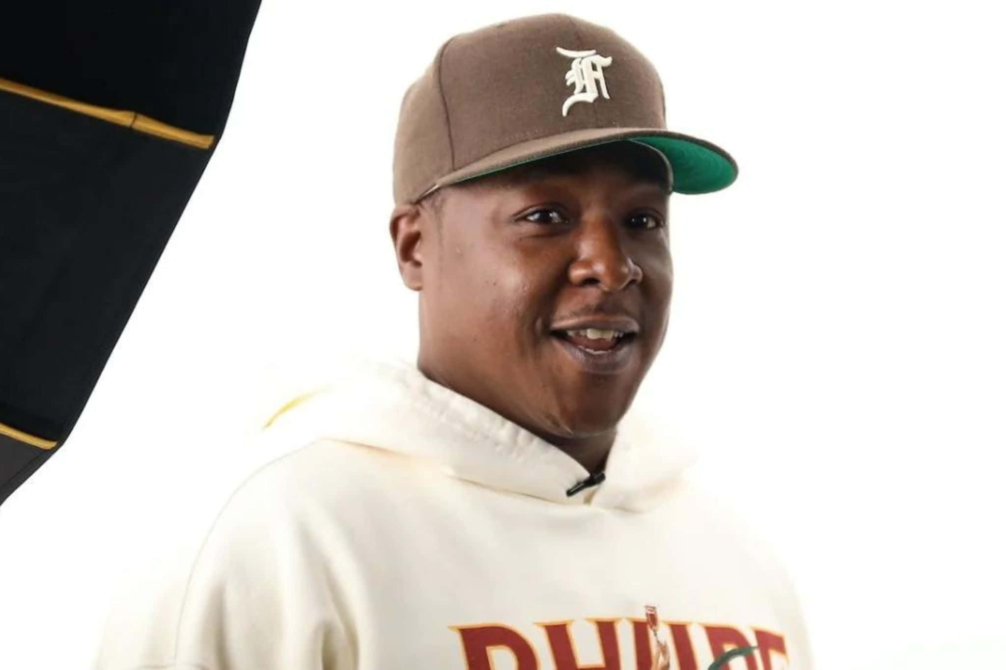 Jadakiss, brown cap with white logo, cream hoodie with red lettering, Full HD Desktop Wallpaper