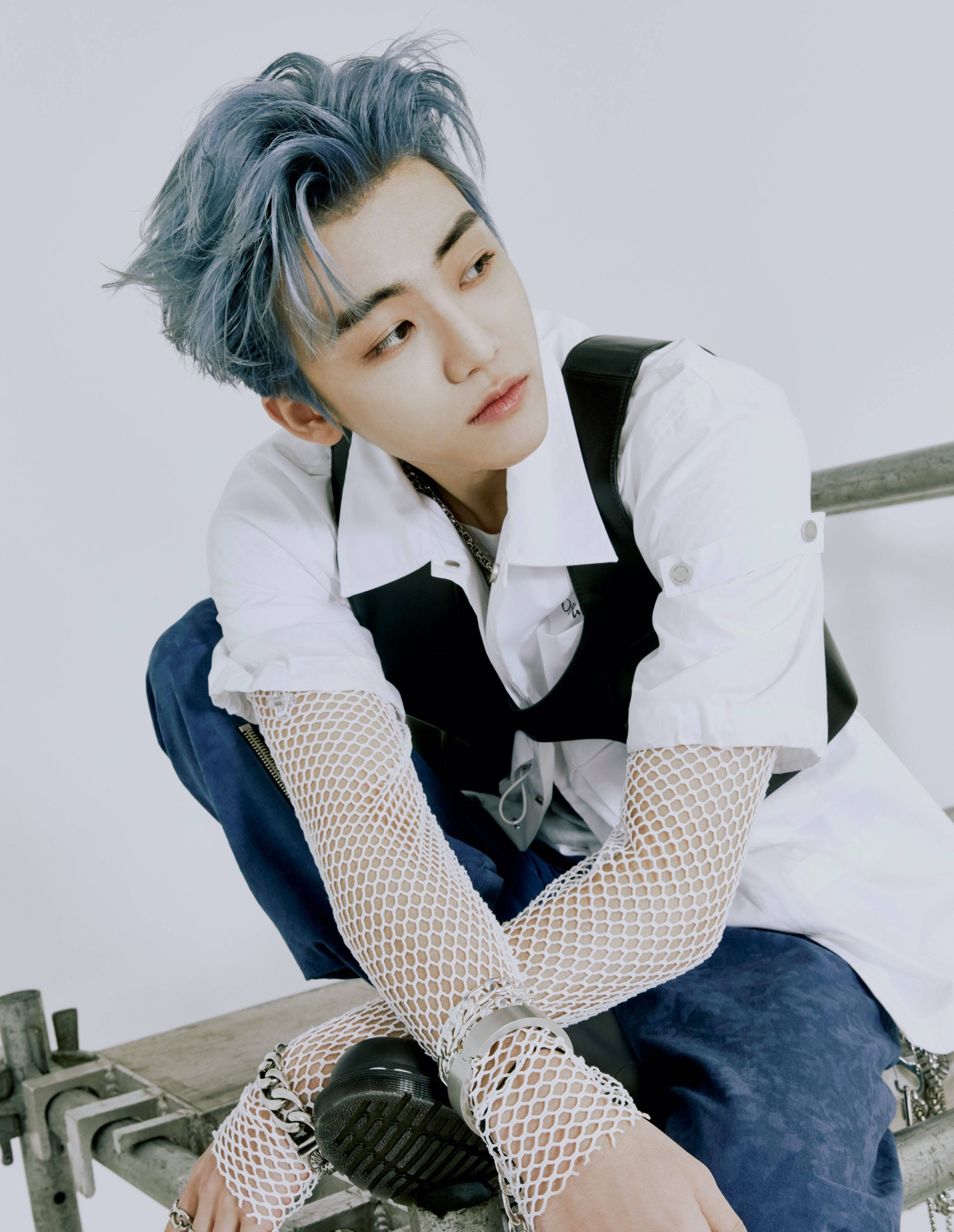 Jaemin NCT, fishnet sleeves, blue hair, 2K Phone Wallpaper