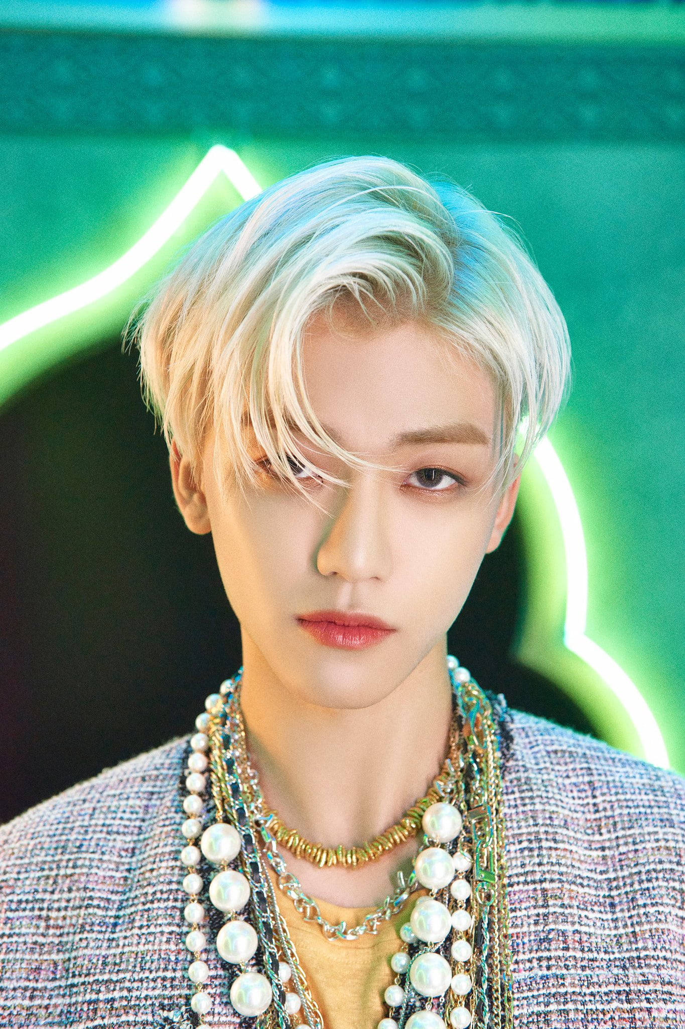 Jaemin NCT, platinum blonde hair, layered pearl necklaces, Full HD Phone Wallpaper