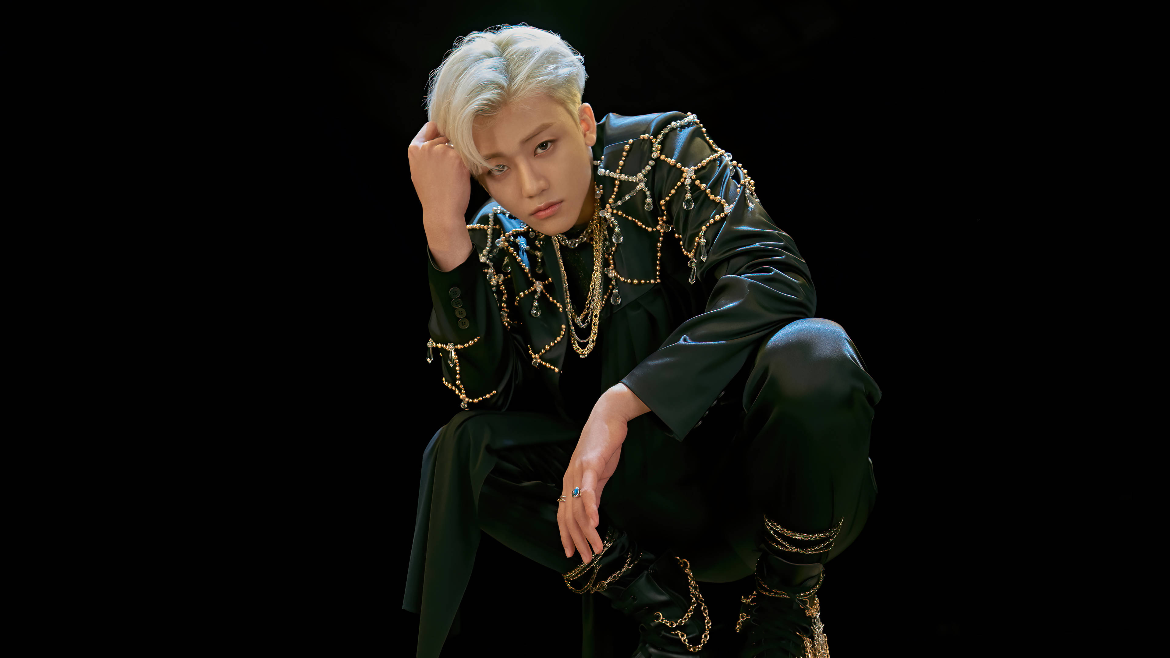 Jaemin NCT, platinum blonde hair, black leather outfit, 4K Desktop Wallpaper