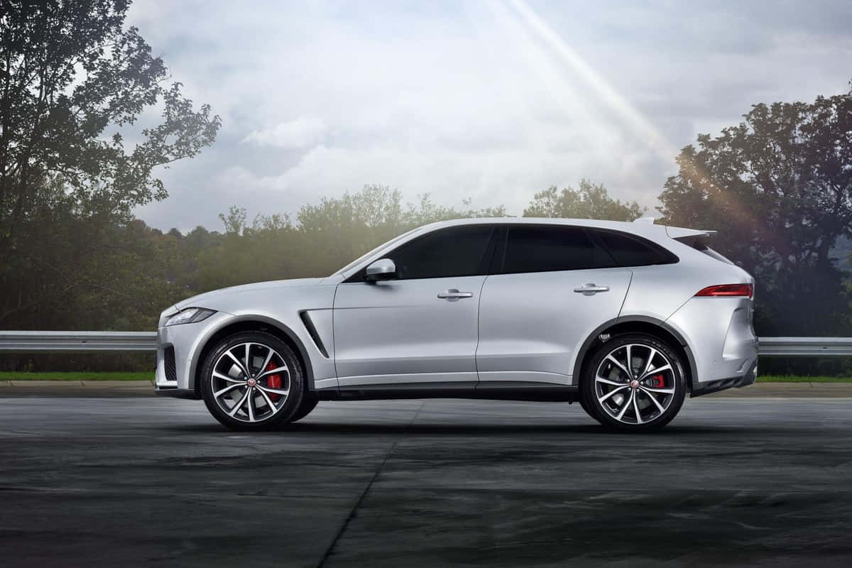 Jaguar F-Pace, silver, red brake calipers, SD Desktop Wallpaper