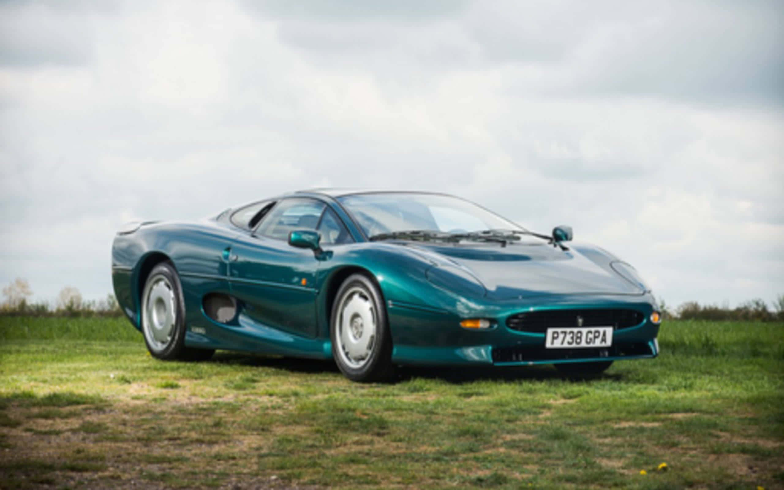 Jaguar XJ220, teal, grassy field, 2K Desktop Wallpaper