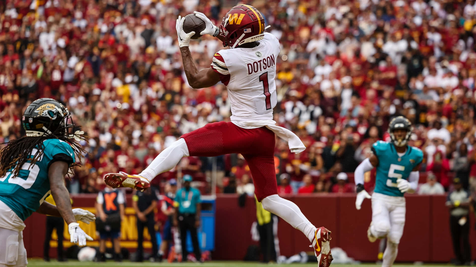 Jahan Dotson, mid air catch, football, Full HD Desktop Wallpaper