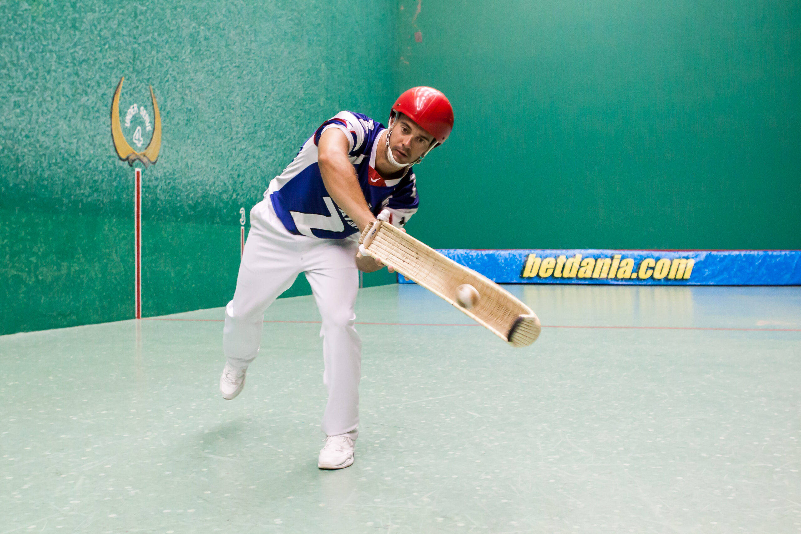 Jai Alai, red helmet, blue jersey, 2K Desktop Wallpaper