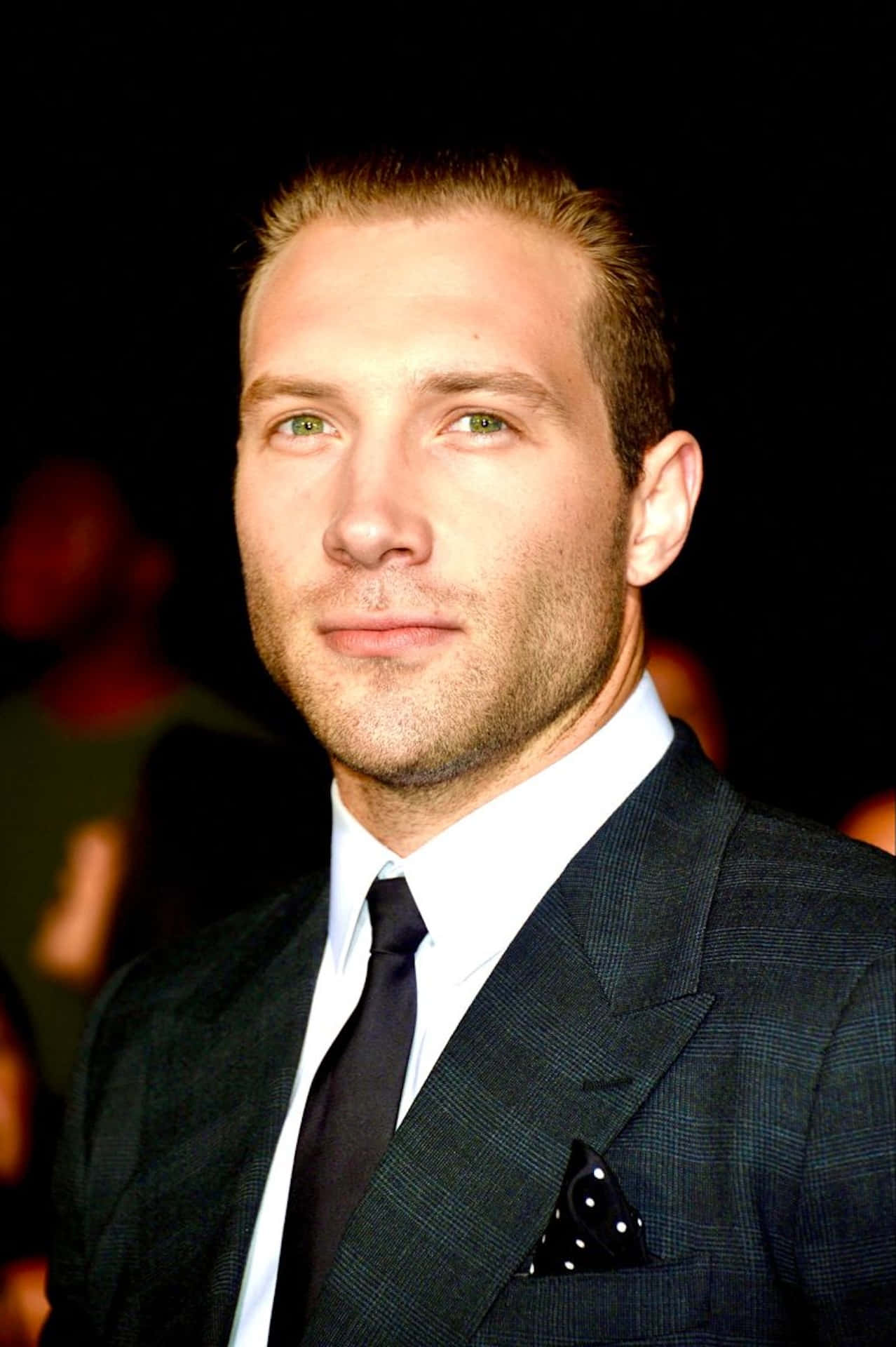 Jai Courtney, red carpet look, dark checkered suit, Full HD Phone Wallpaper