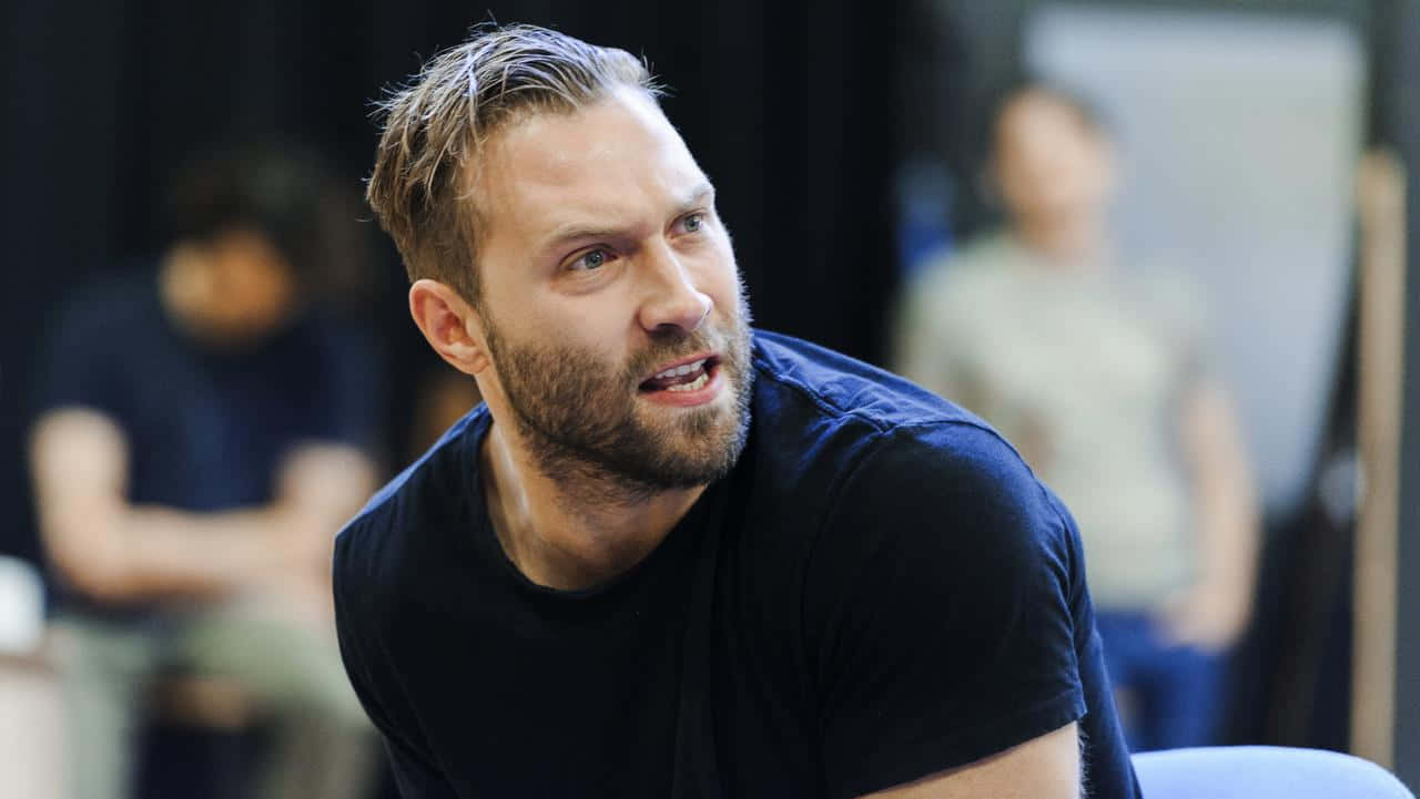 Jai Courtney, black t-shirt, bearded man, HD Desktop Wallpaper