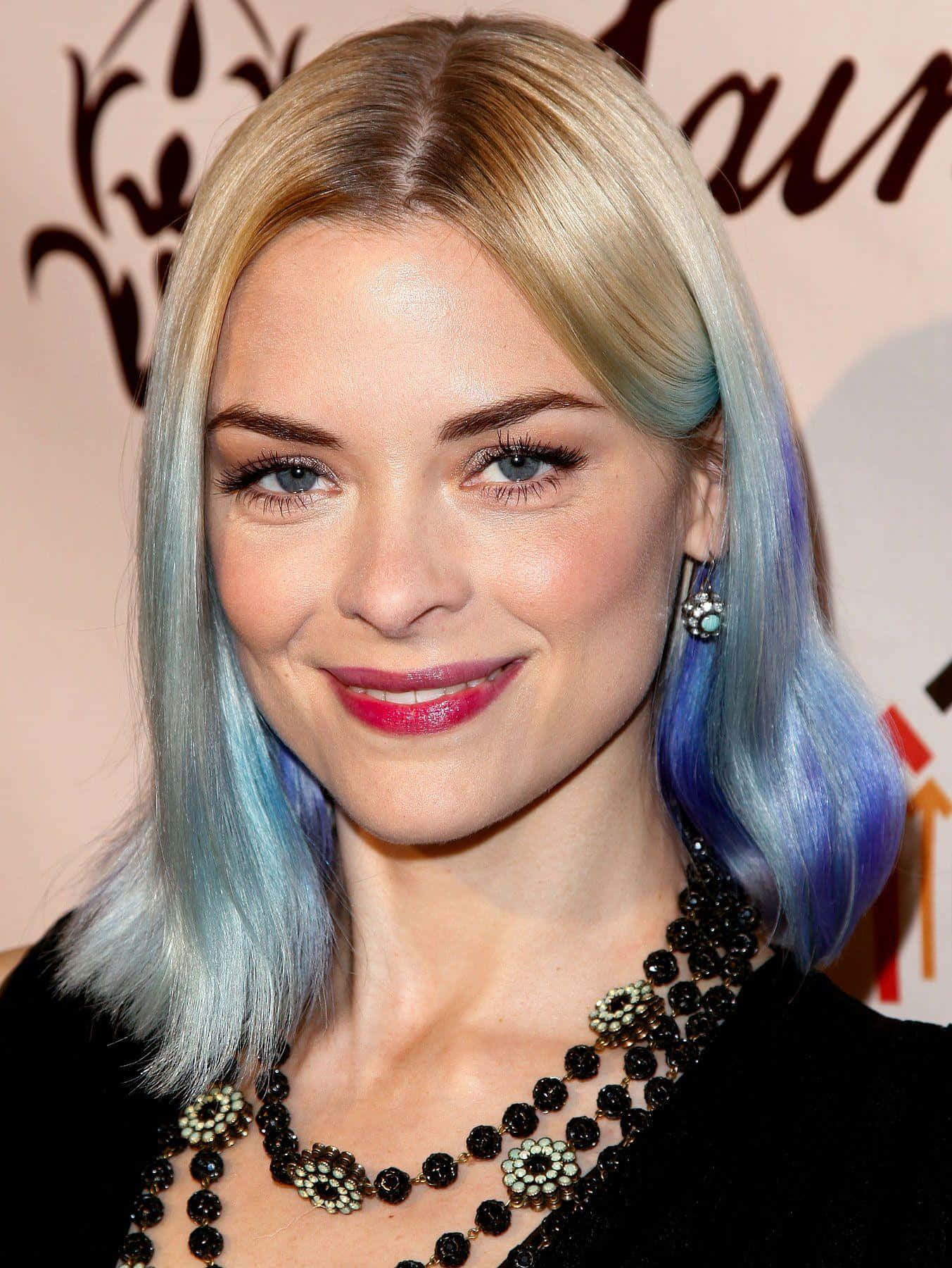 Jaime King, vibrant blue and blonde hair, black beaded necklace, HD Phone Wallpaper