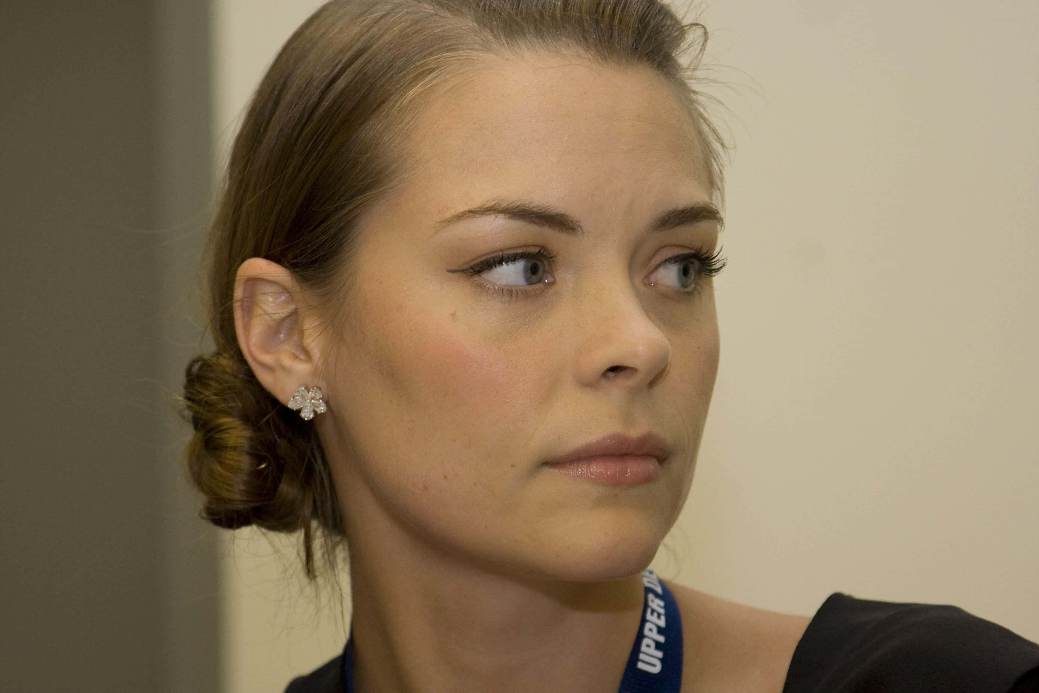 Jaime King, brown hair, bun, 2K Desktop Wallpaper