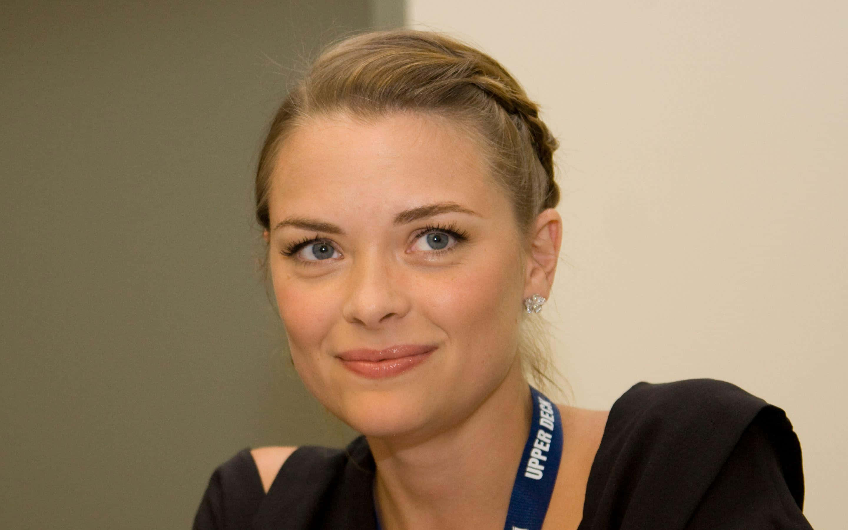 Jaime King, braided hair, lanyard, 2K Desktop Wallpaper