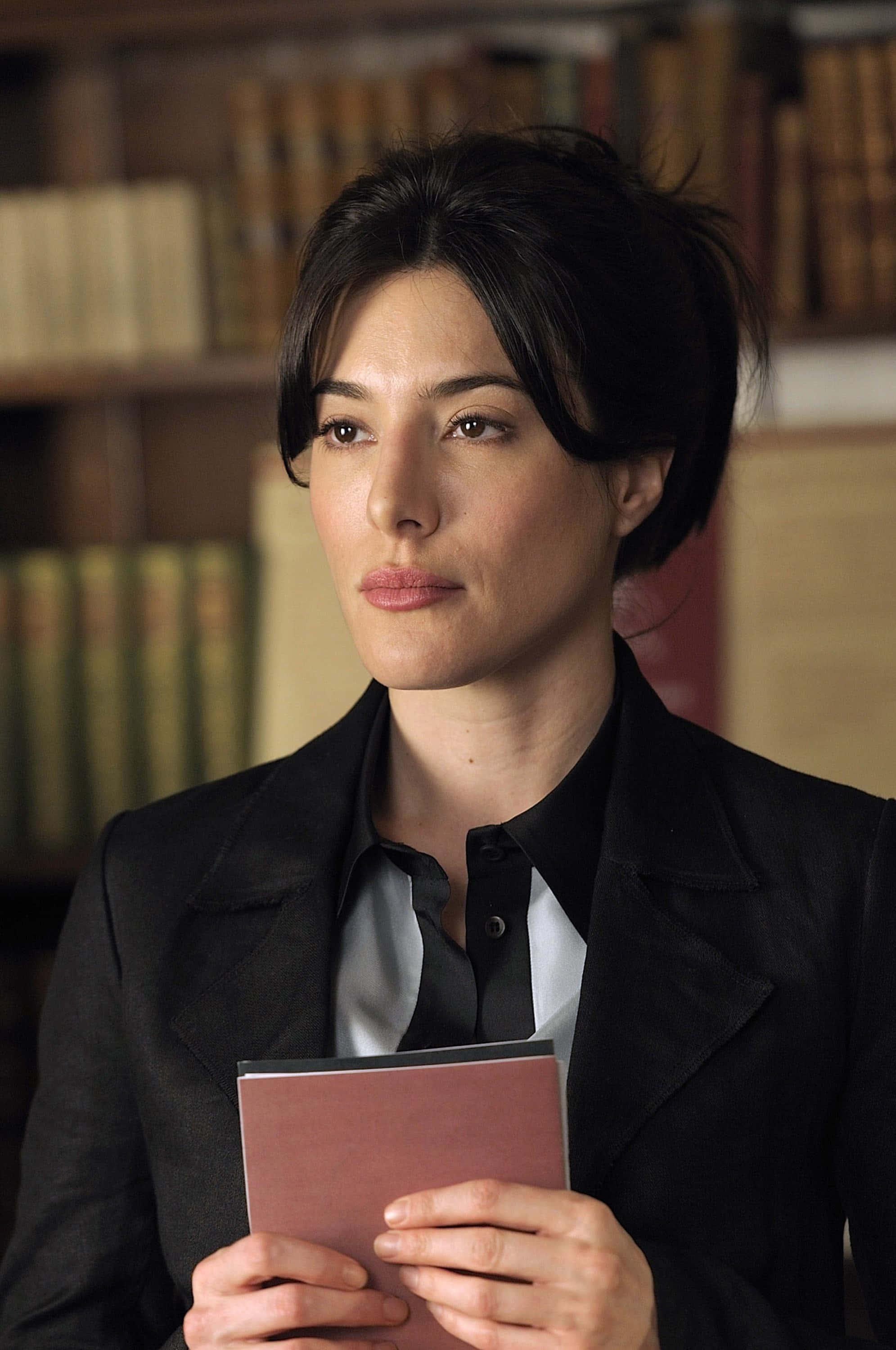 Jaime Murray, black blazer, red folder, 2K Phone Wallpaper