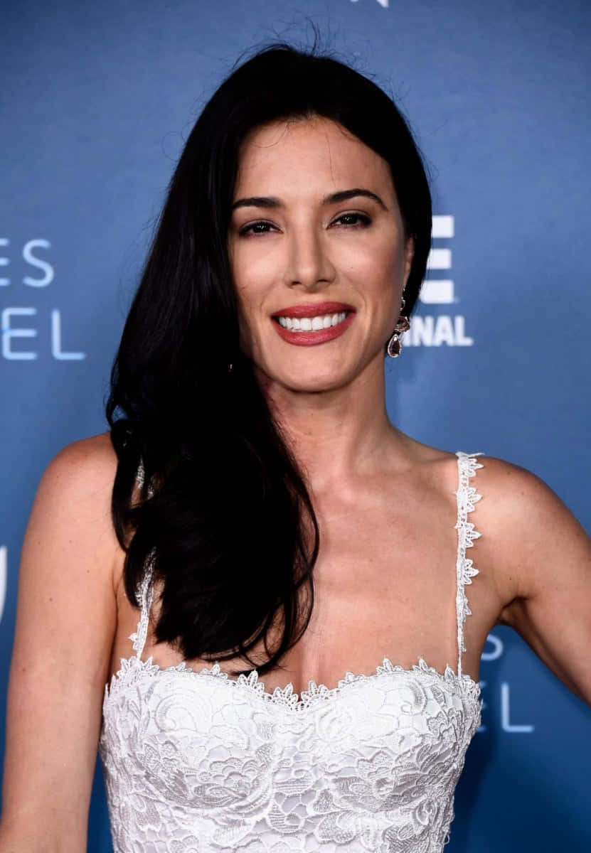 Jaime Murray, dark hair, white lace dress, SD Phone Wallpaper