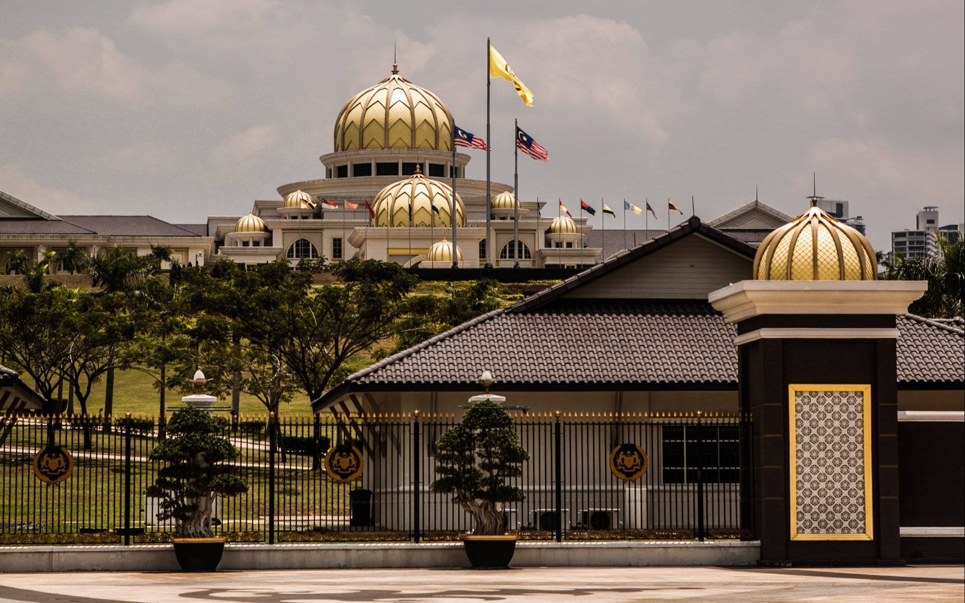 Jakarta, yellow palace, golden-domed mosque, Full HD Desktop Wallpaper
