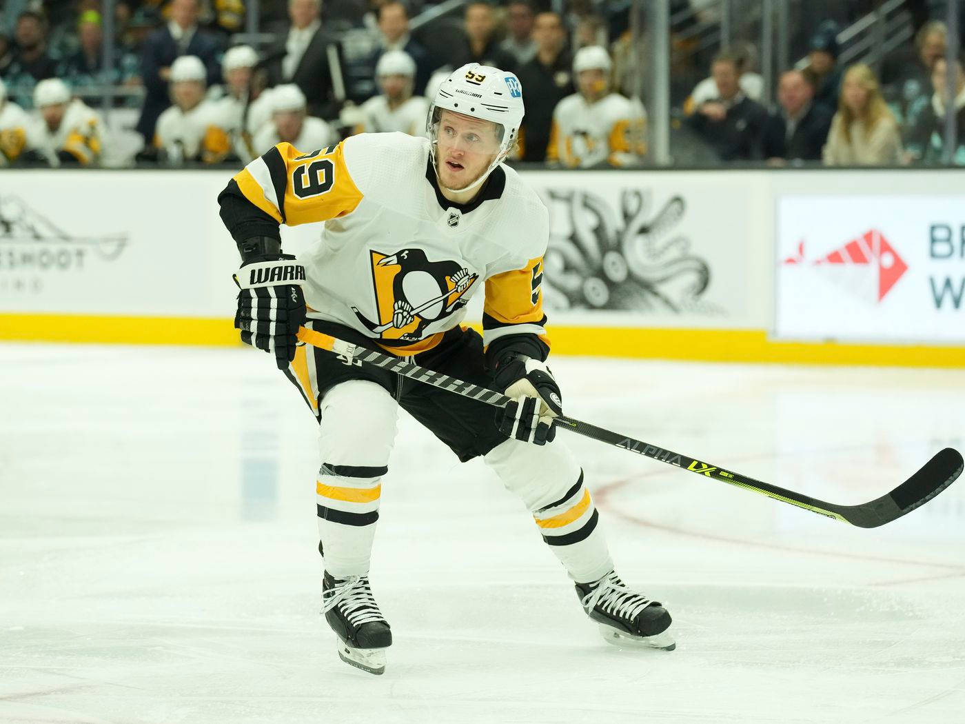 Jake Guentzel, left wing, white and yellow uniform, HD Desktop Wallpaper