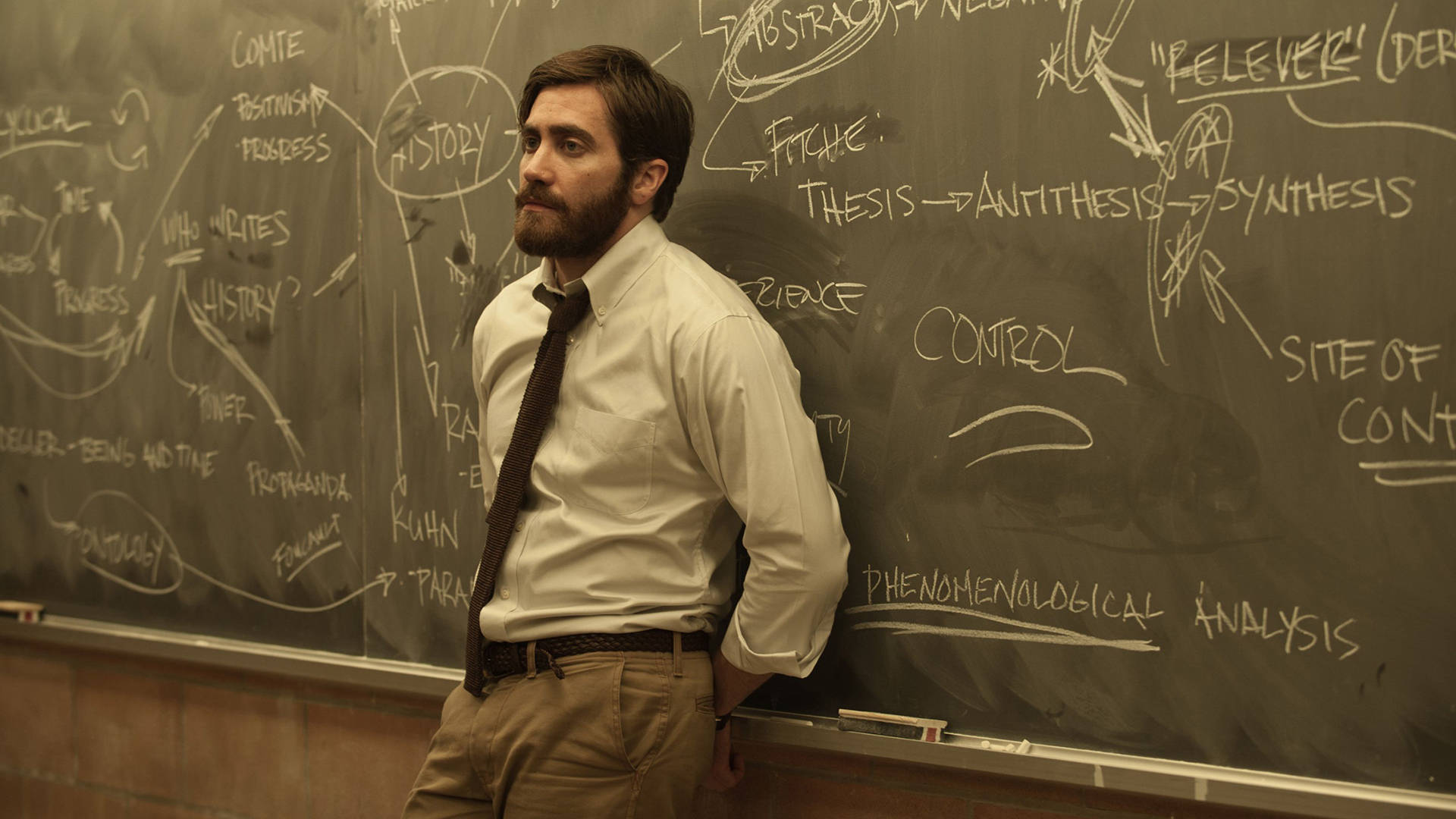 Jake Gyllenhaal, white shirt and tie, chalkboard, Full HD Desktop Wallpaper