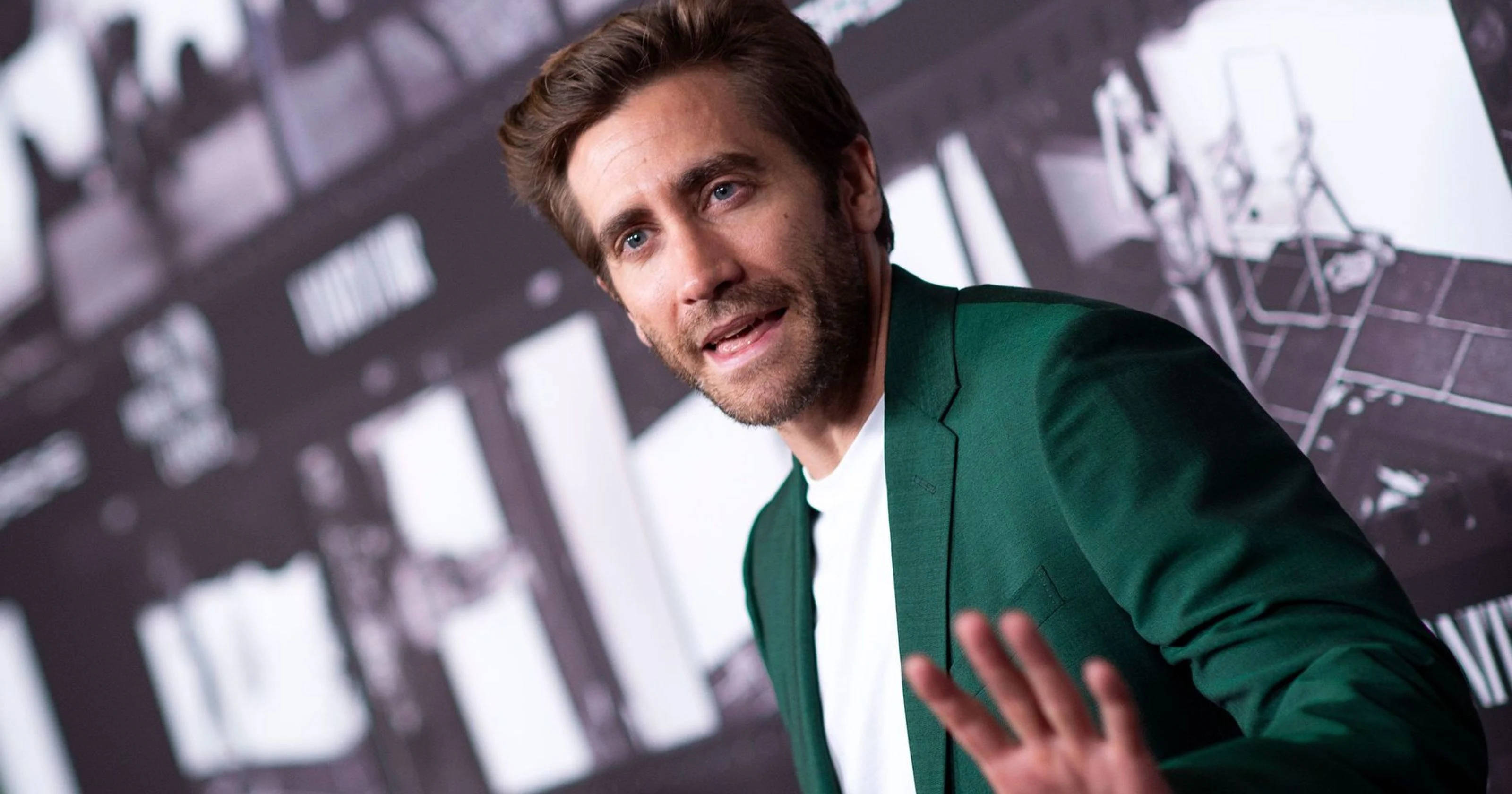 Jake Gyllenhaal, vibrant green blazer, monochrome backdrop, 2K Desktop Wallpaper