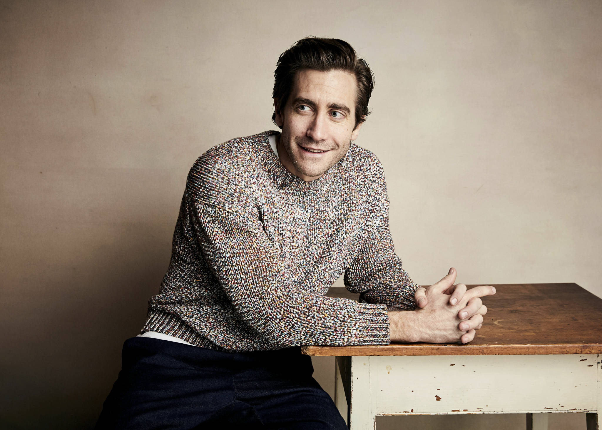 Jake Gyllenhaal, gray sweater, wooden table, Full HD Desktop Wallpaper