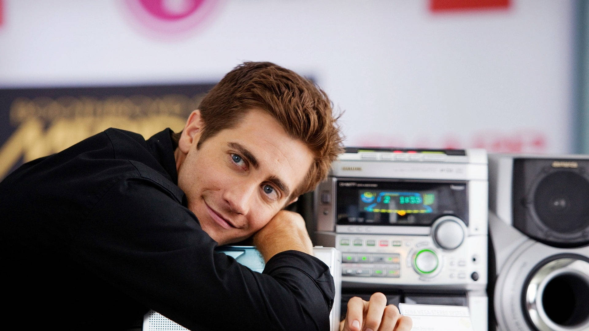 Jake Gyllenhaal, blue eyes, boombox, Full HD Desktop Wallpaper