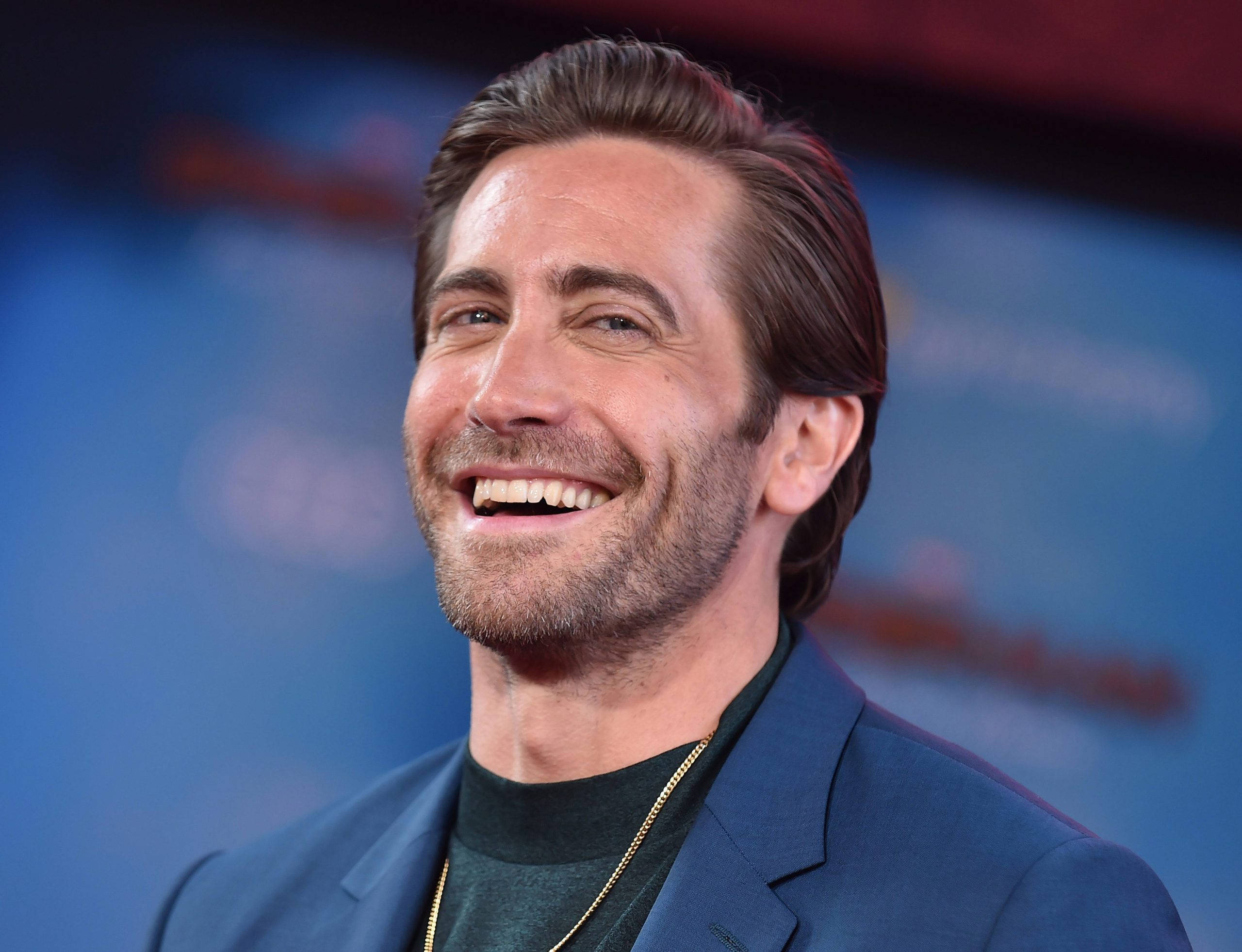 Jake Gyllenhaal, blue blazer, blurred blue backdrop, 2K Desktop Wallpaper