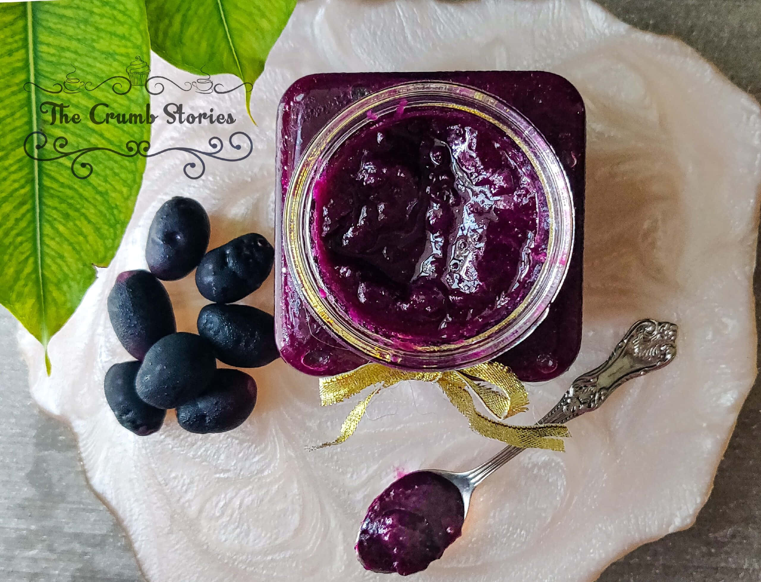 Java Plums Jar, golden ribbon, purple blueberry jam, 2K Desktop Wallpaper