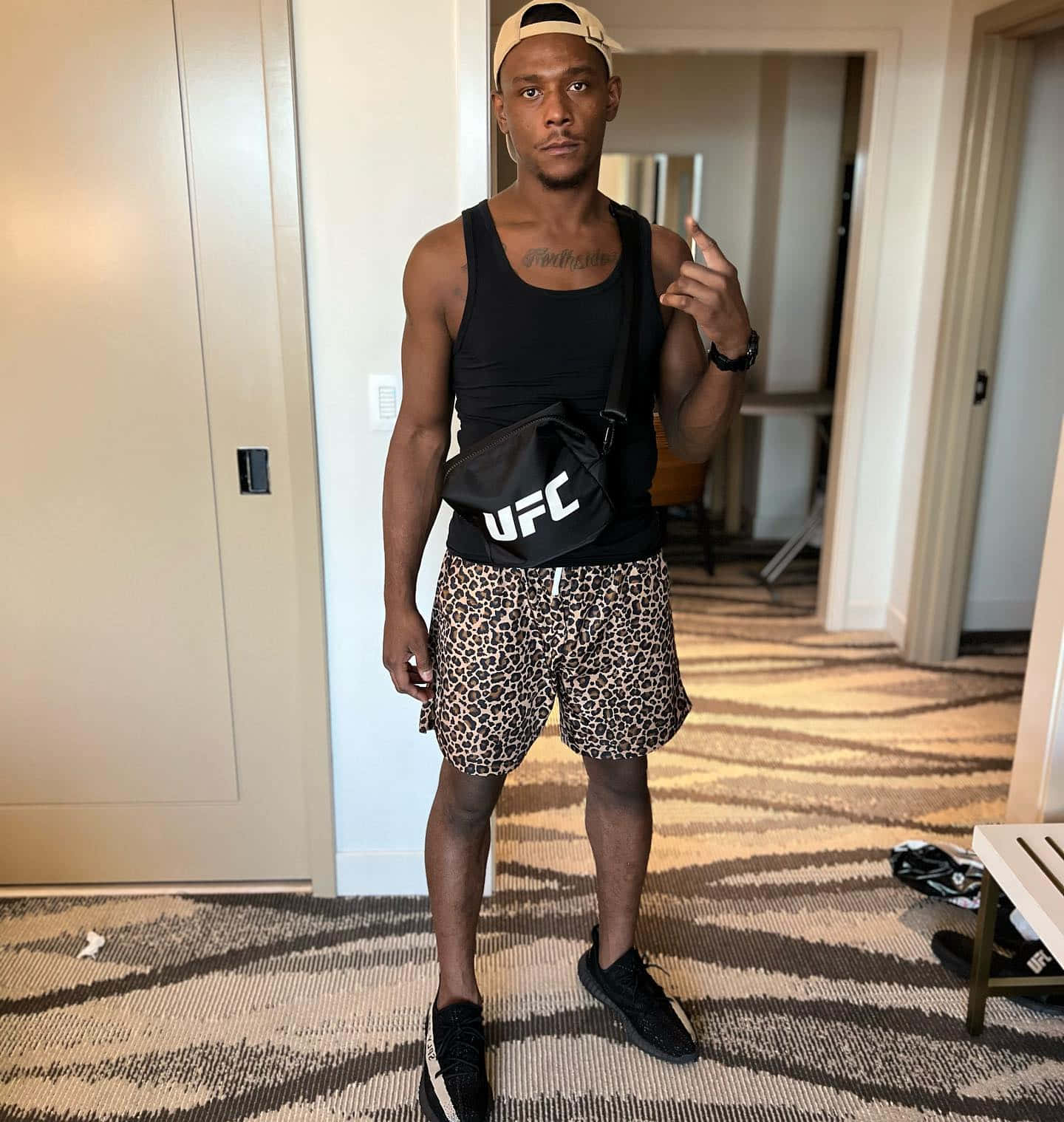 Jamahal Hill, leopard-print shorts, UFC bag, HD Phone Wallpaper
