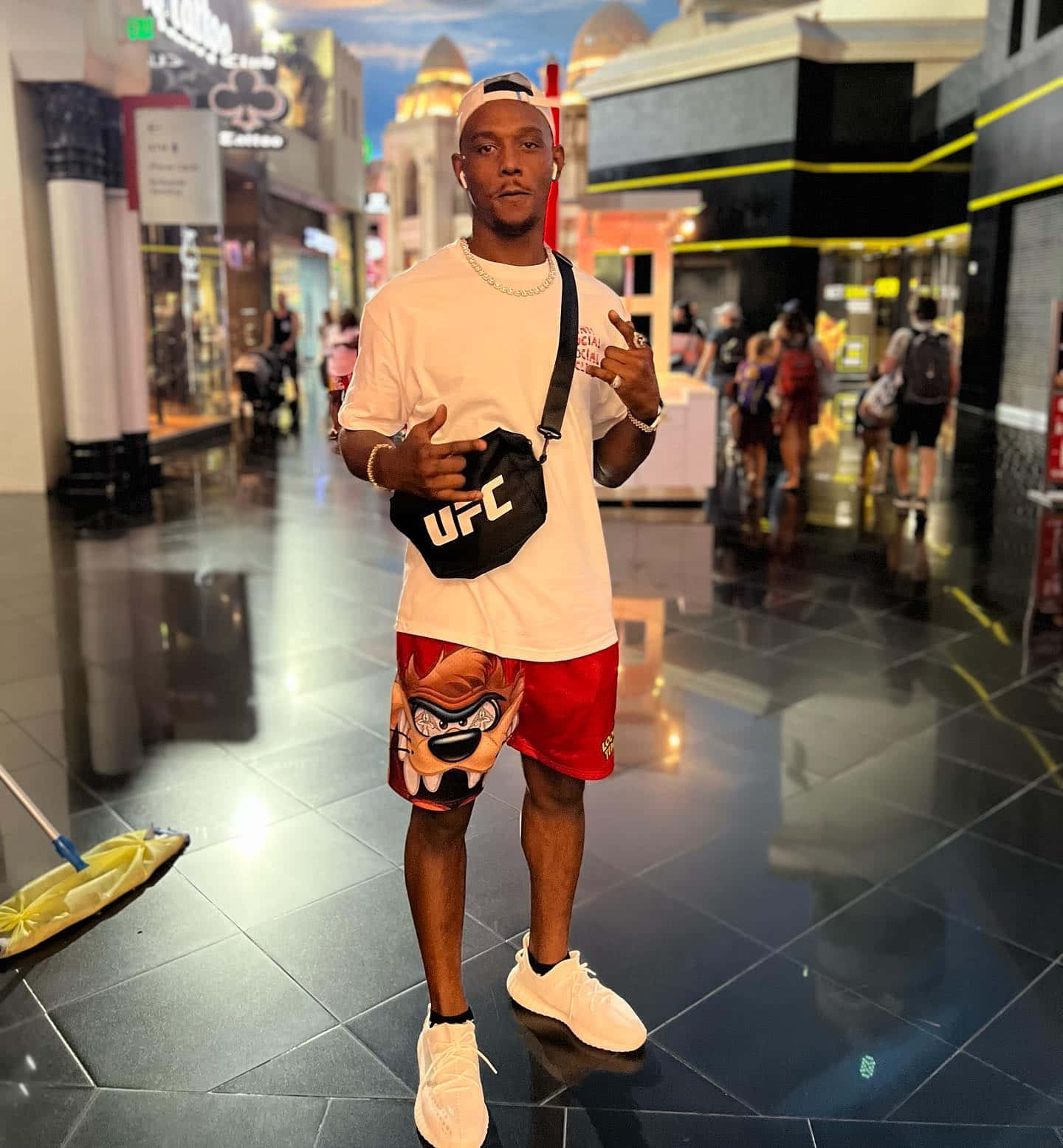 Jamahal Hill, UFC bag, white UFC shirt, HD Phone Wallpaper