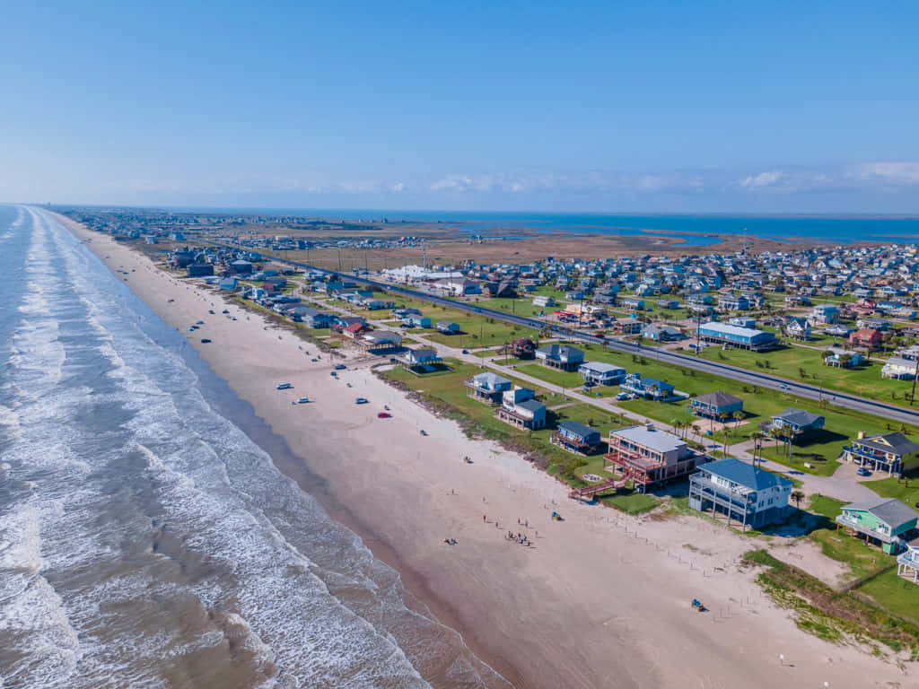 Jamaican Beach, colorful beachfront houses, waves crashing on sandy shores, SD Desktop Wallpaper