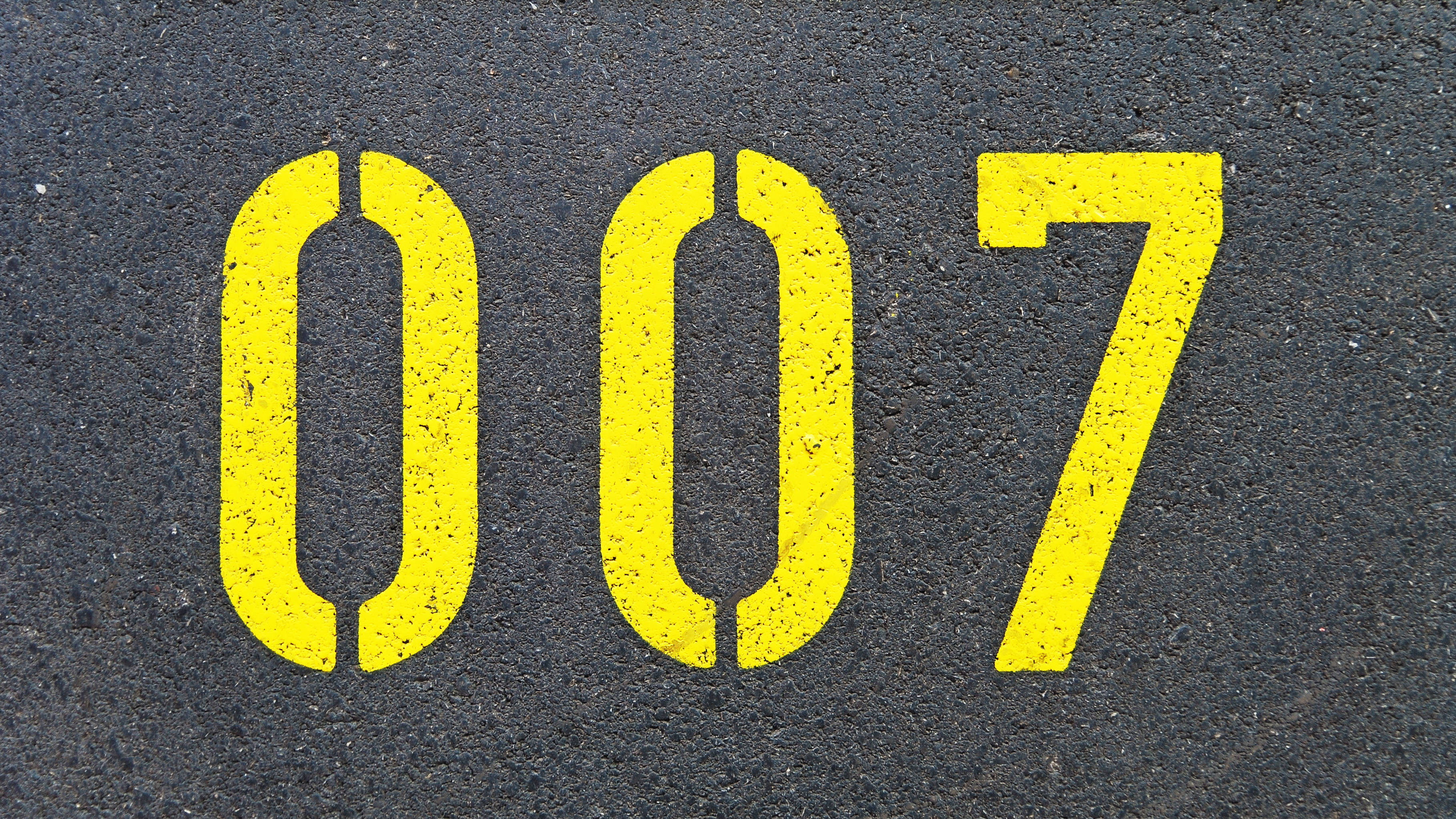 James Bond, zero zero seven, yellow, 2K Desktop Wallpaper