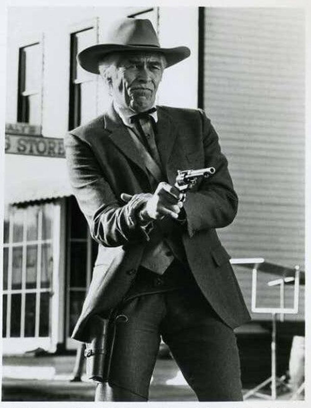 James Coburn, revolver, fedora, HD Phone Wallpaper