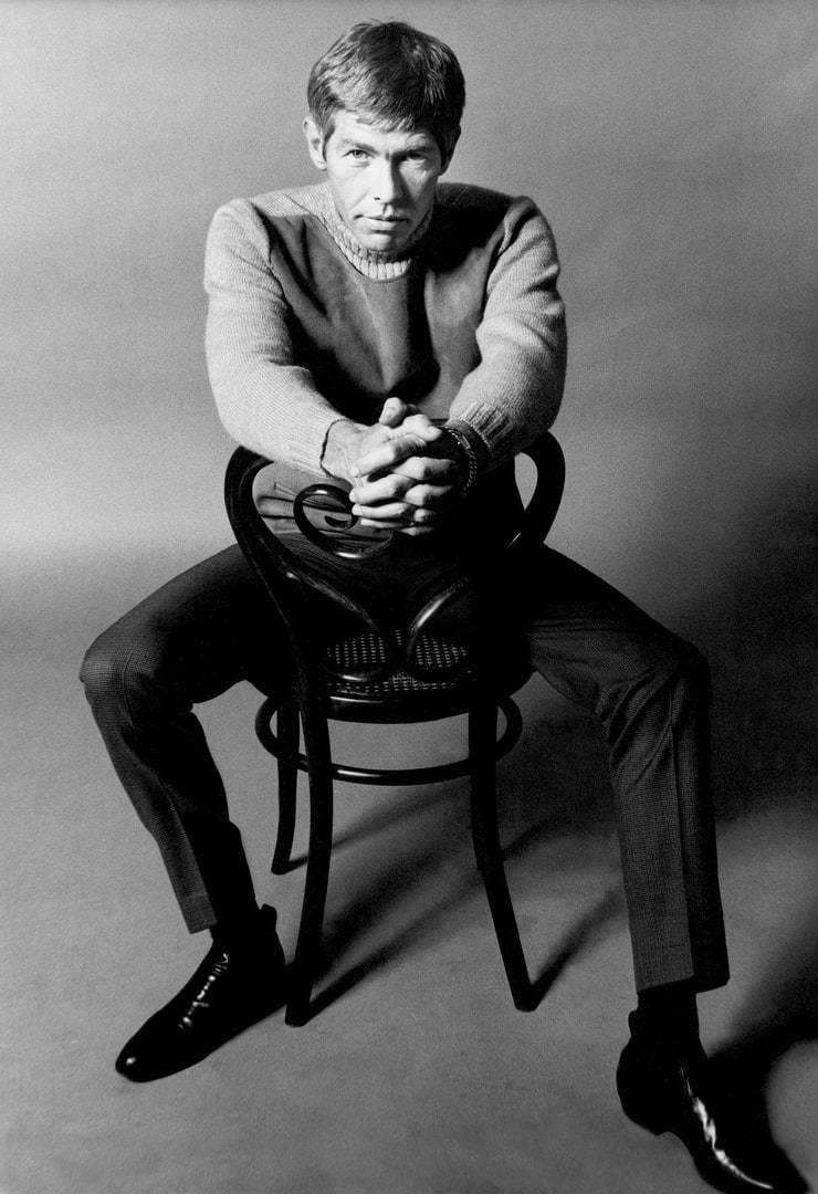 James Coburn, black and white studio portrait, sweater, SD Phone Wallpaper