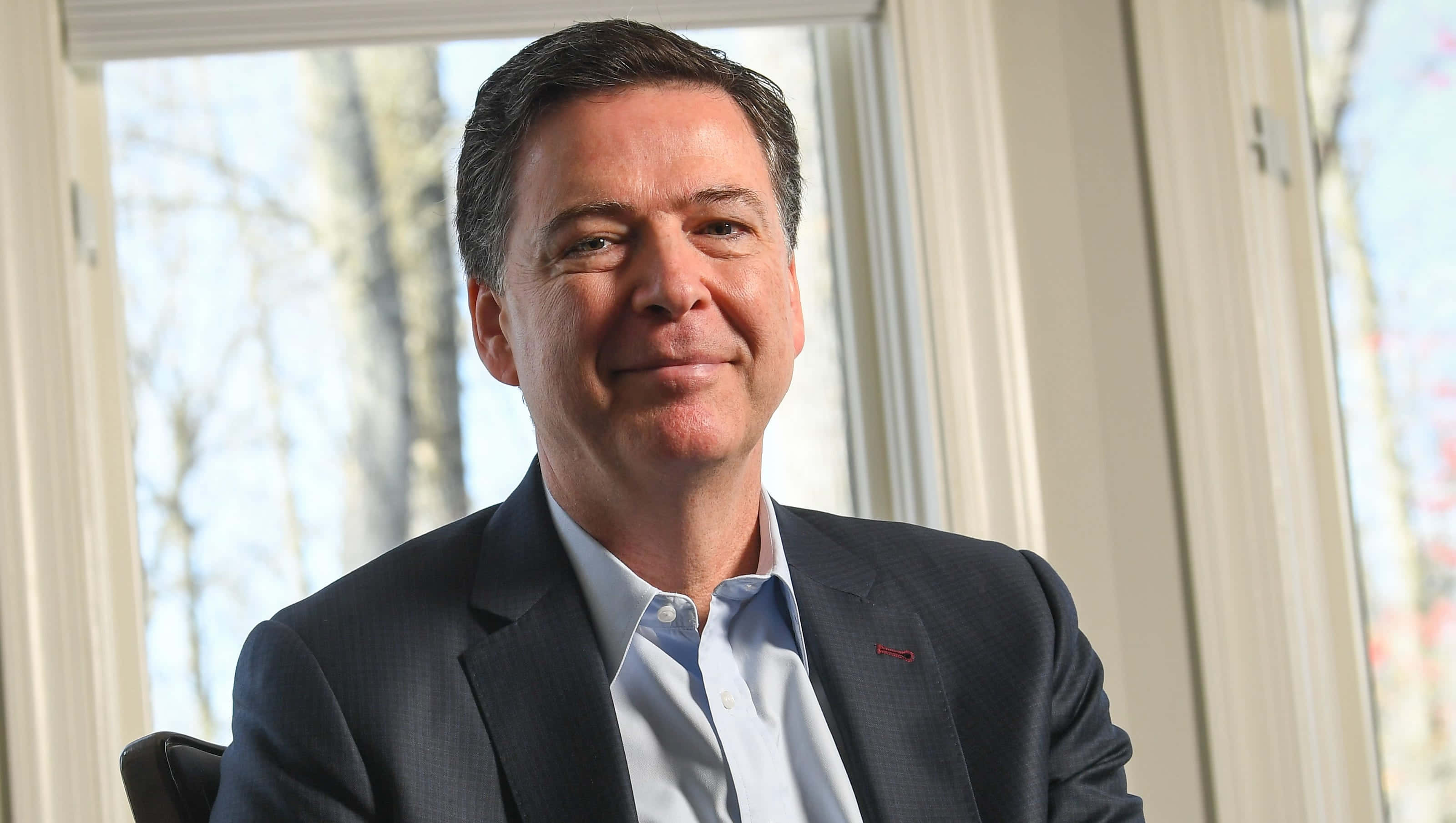James Comey, dark suit, light blue shirt, 2K Desktop Wallpaper