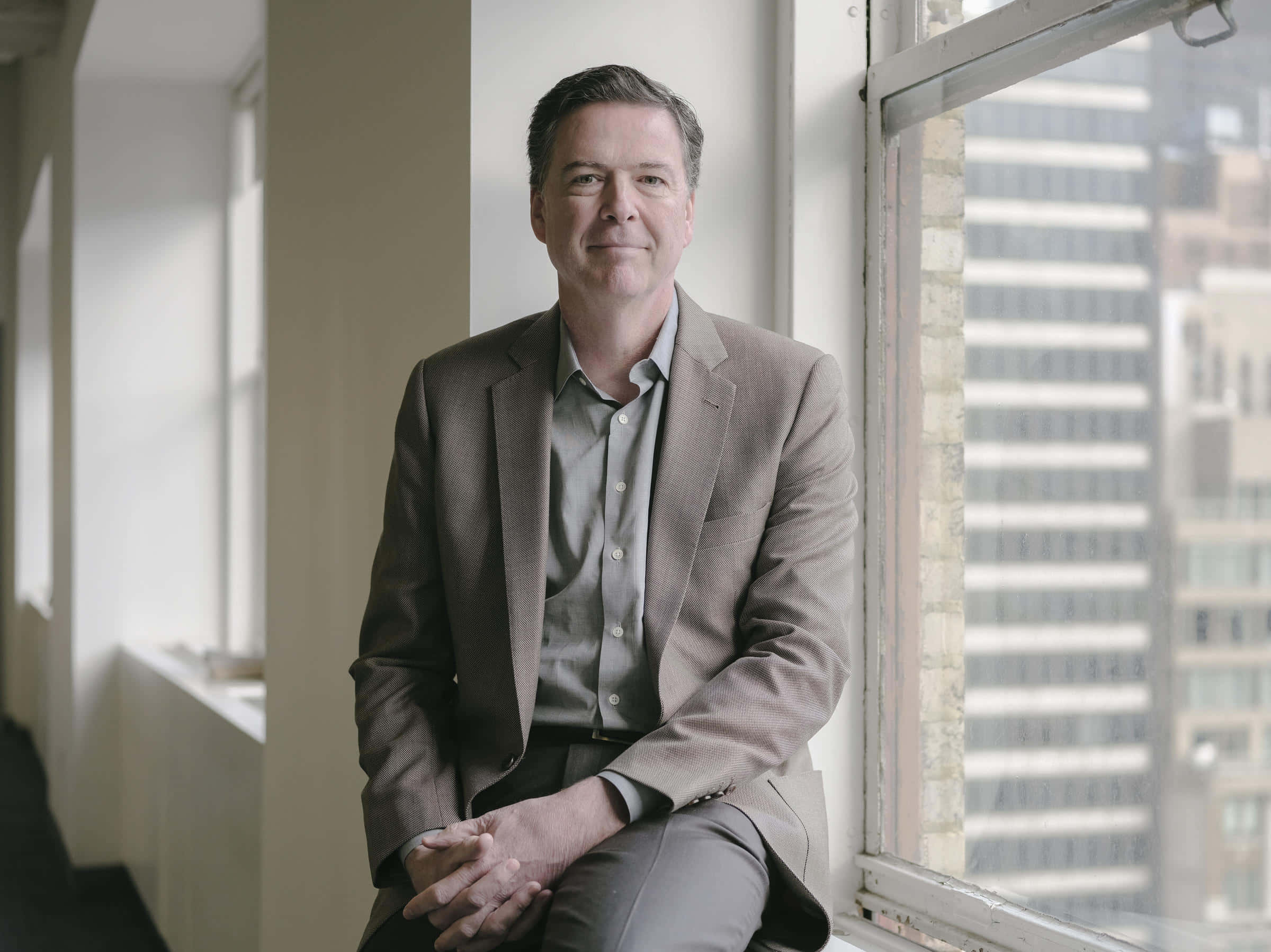 James Comey, brown suit, windowsill, Full HD Desktop Wallpaper