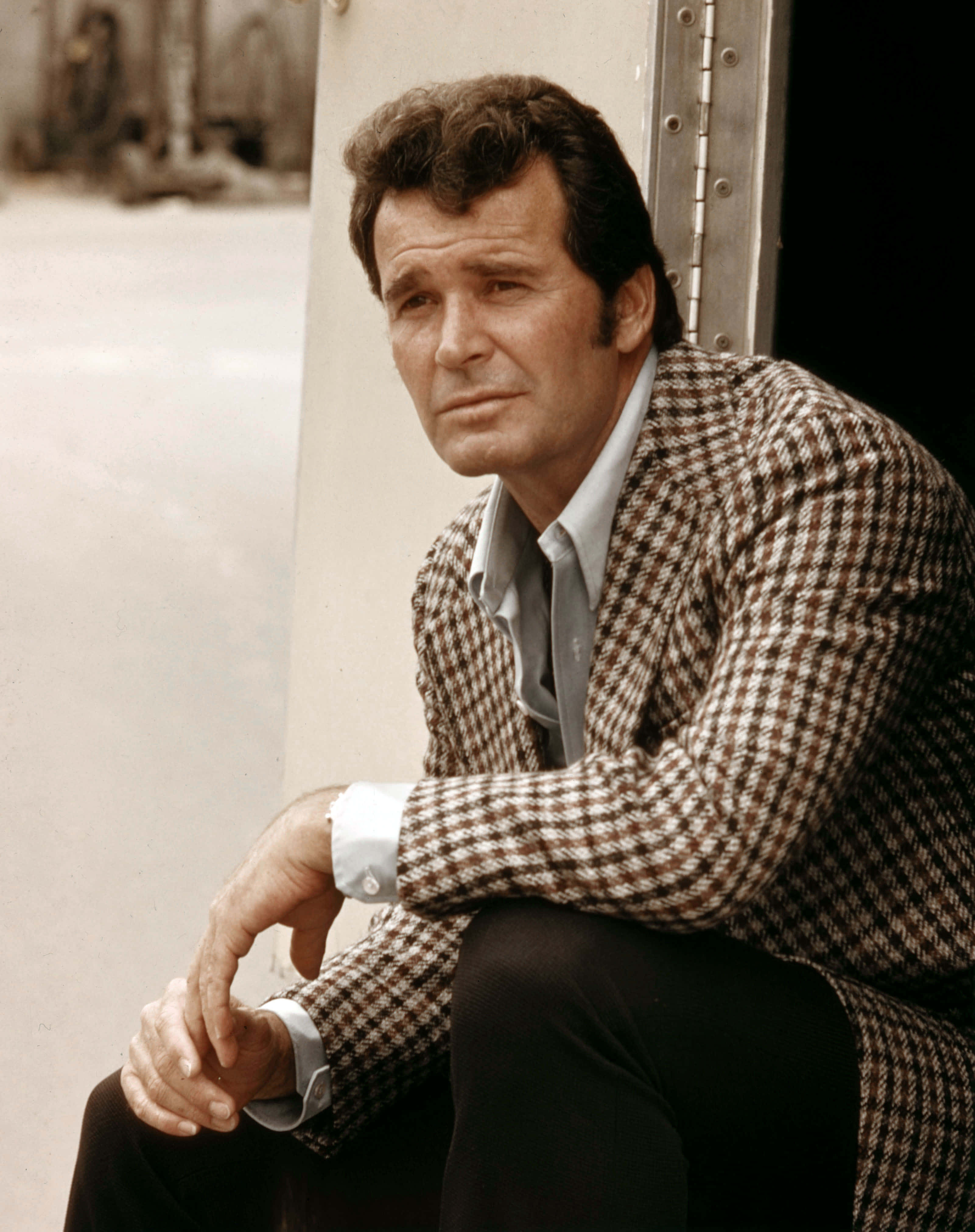 James Garner, dark curly hair, brown and white houndstooth jacket, 4K Phone Wallpaper